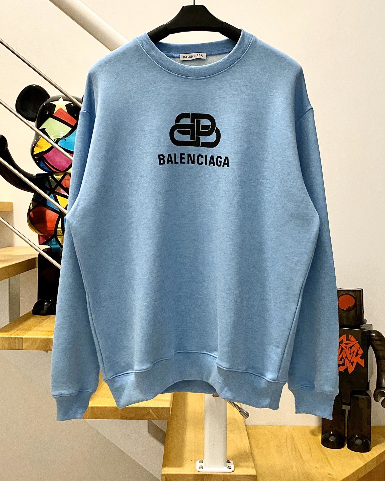 [계단집] 발렌시아가 BB로고 맨투맨 스카이 balenciaga