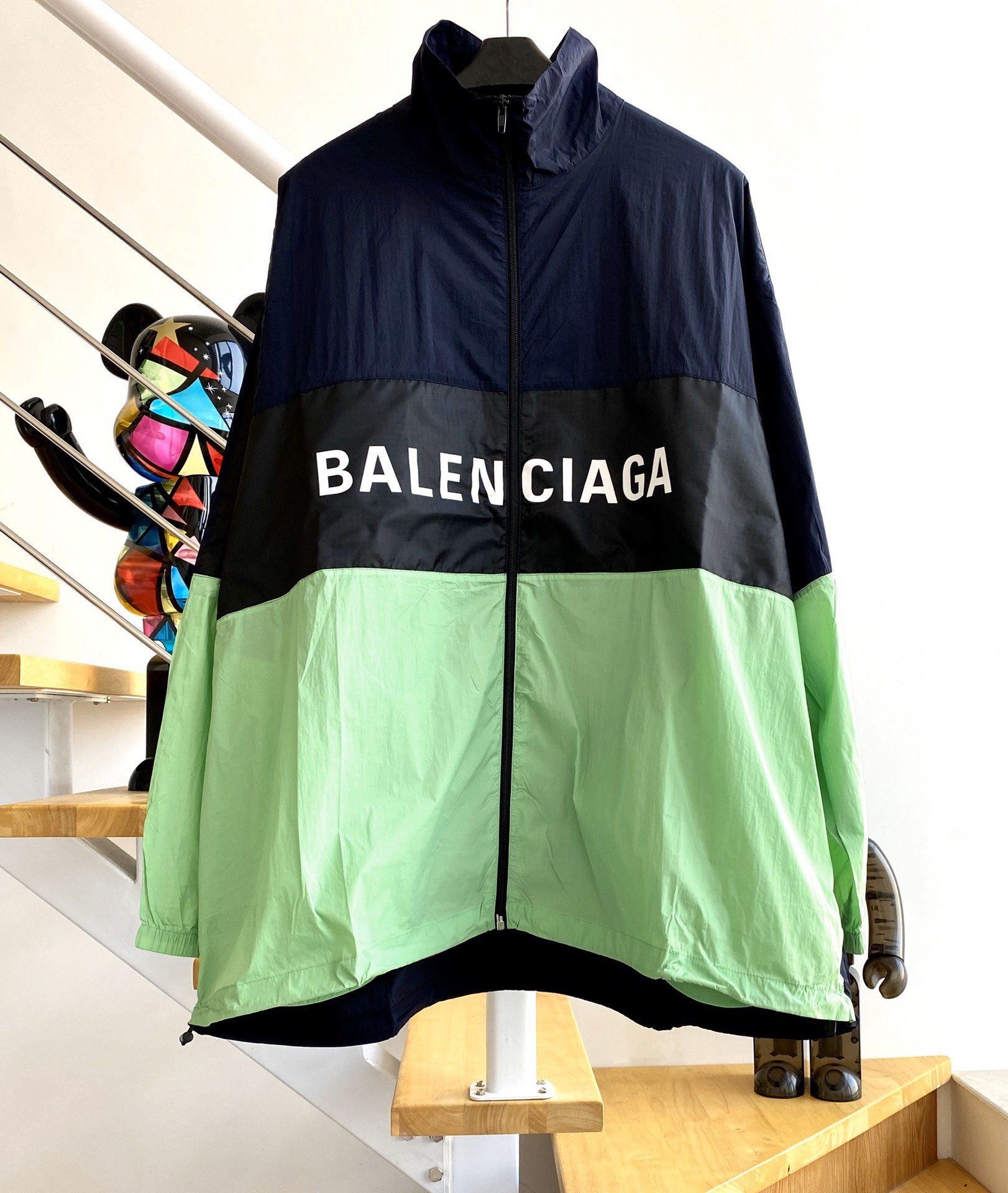 [계단집] 발렌시아가 라이트 그린 바람막이 balenciaga