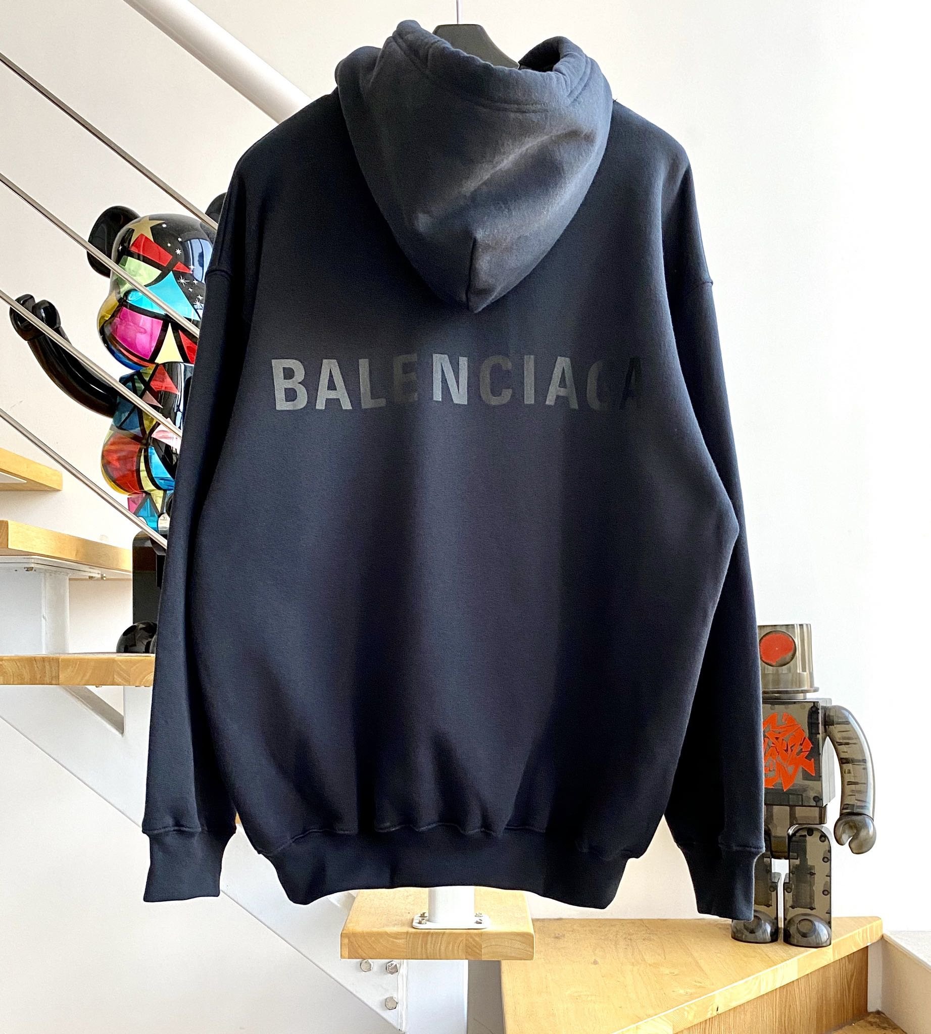 [계단집] 발렌시아가 후드티 뒷면 영문 로고 balenciaga