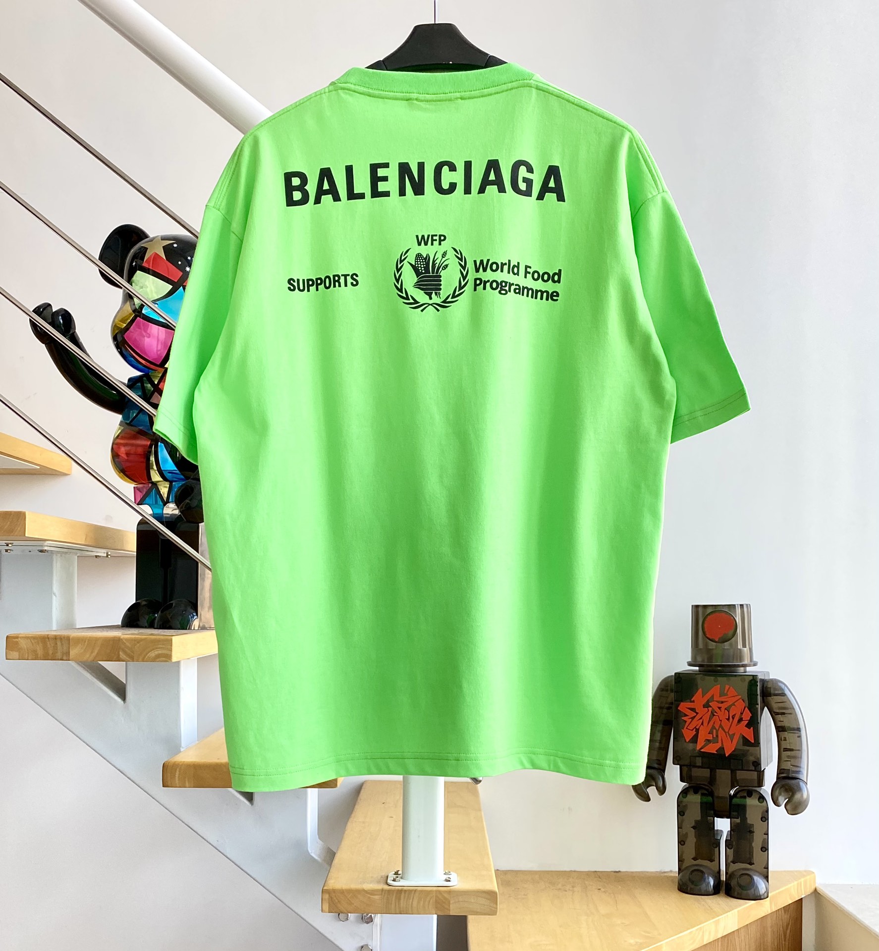 [계단집] 발렌시아가 WFP 곡물 로고 반팔 티셔츠 형광 그린 balenciaga