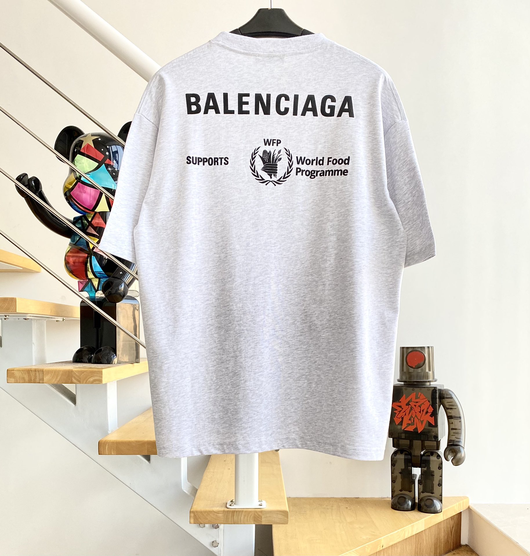 [계단집] 발렌시아가 WFP 곡물 로고 반팔 티셔츠 그레이 balenciaga