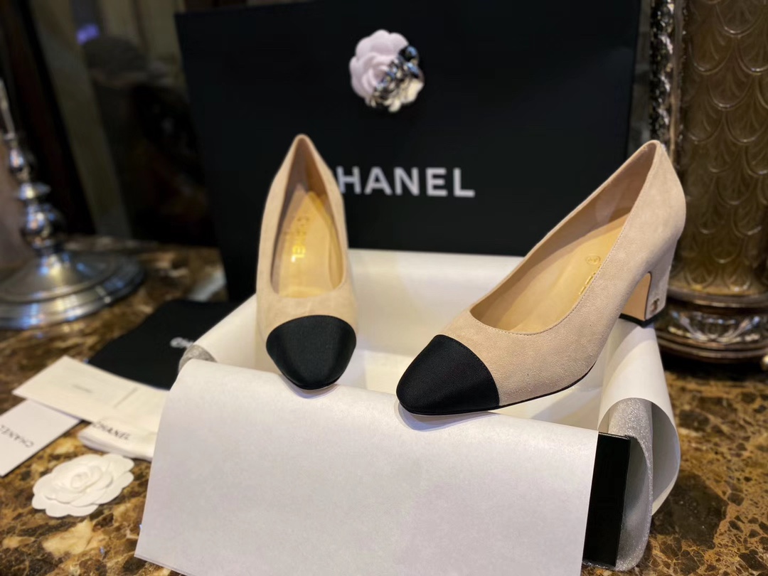 [팬더샵] 샤넬 CC 로고 스웨이드 배색 베이지 청키 구두 6.5cm Chanel