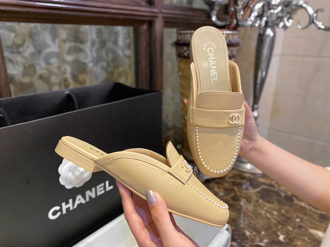 [팬더샵] 샤넬 Loafer 레더 진주 CC로고장식 슬리퍼 베이지 Chanel