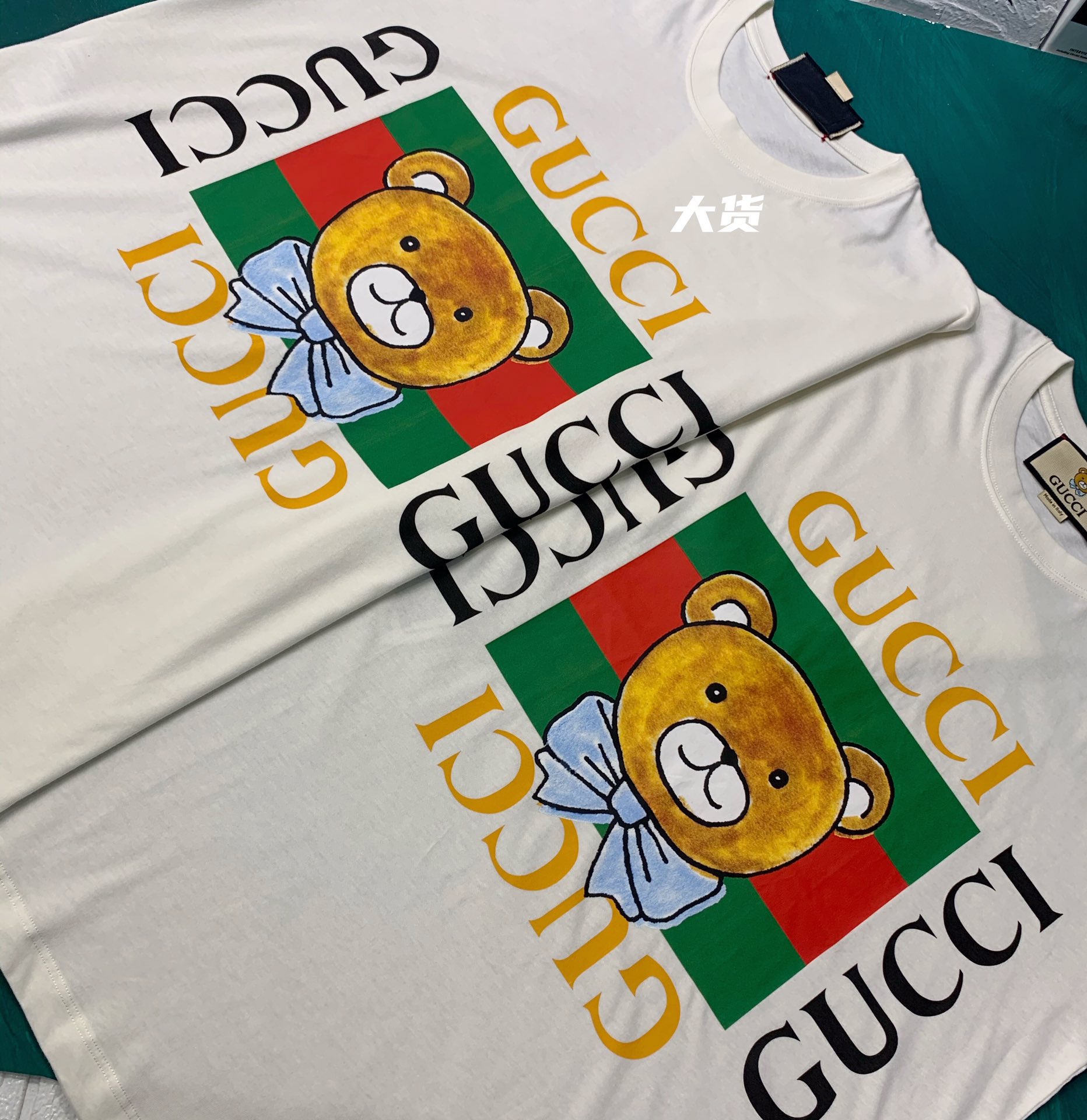 B7 구찌 모노그램 곰 머리 스퀘어 줄무늬 패턴 티셔츠 아이보리 Gucci