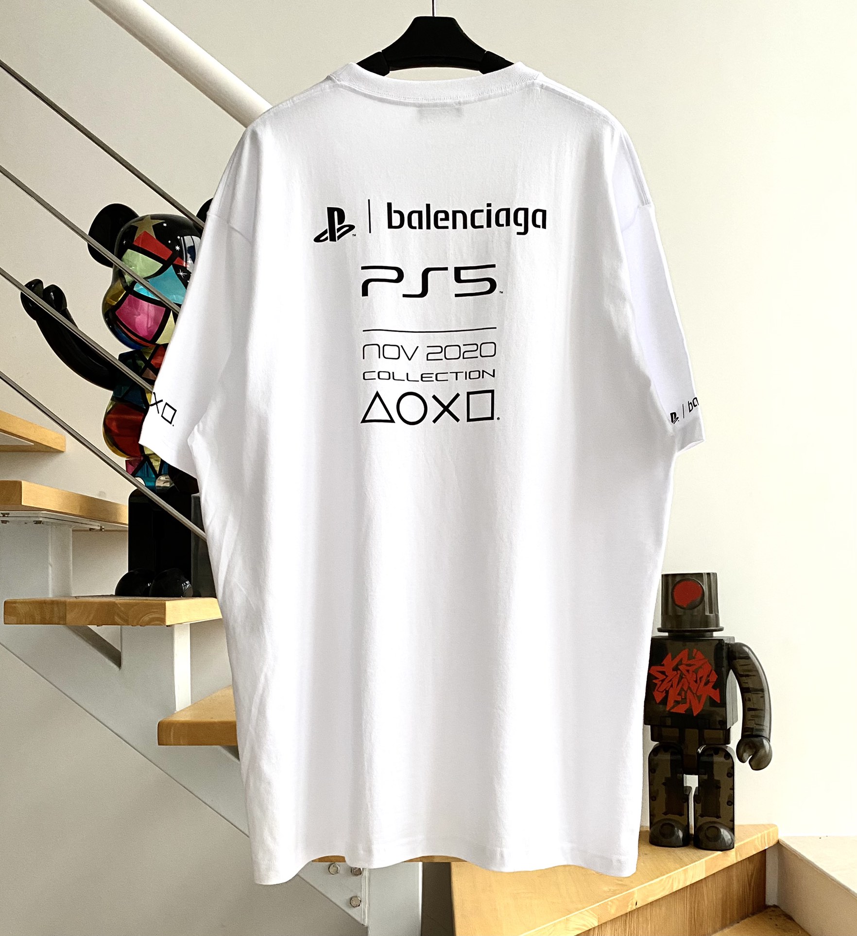 [계단집] 발렌시아가&PS5 모노그램 반팔 티셔츠 화이트 balenciaga