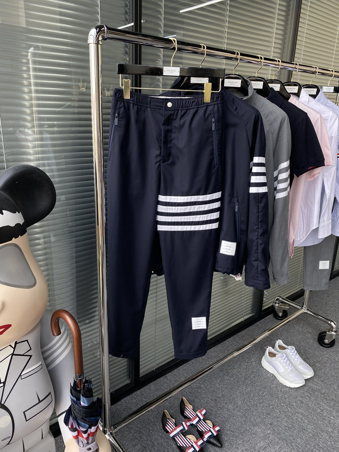 TJ 톰브라운 캐쥬얼 양털 왼쪽 화이트 사선 팬츠 네이비 Thombrowne