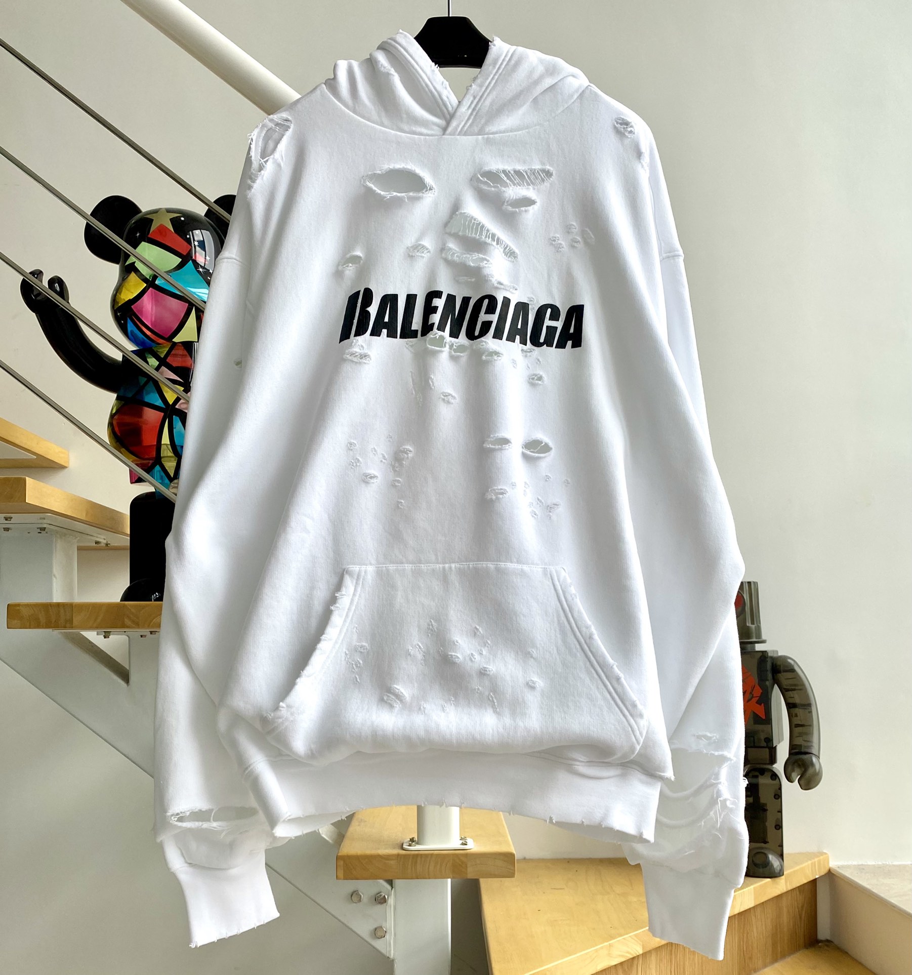 [계단집] 발렌시아가 블랙 모노그램 대미지 후드티 화이트 balenciaga