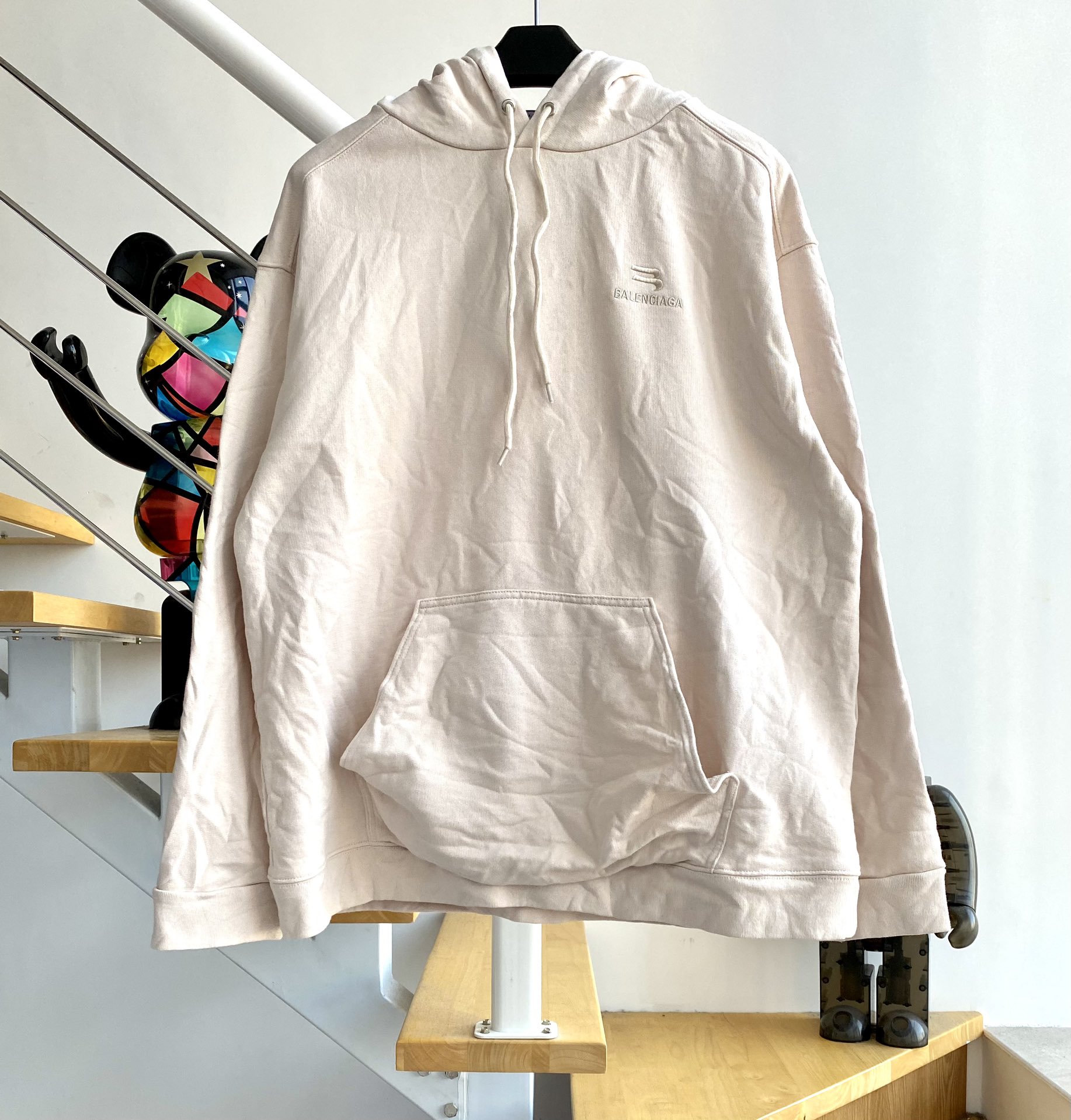 [계단집] 발렌시아가 JJ 모노그램 자수 주름 후드티 라이트 베이지 balenciaga