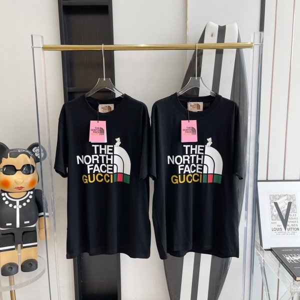 V공장 구찌&노스페이스 모노그램 고양이 패턴 반팔티 블랙 Gucci