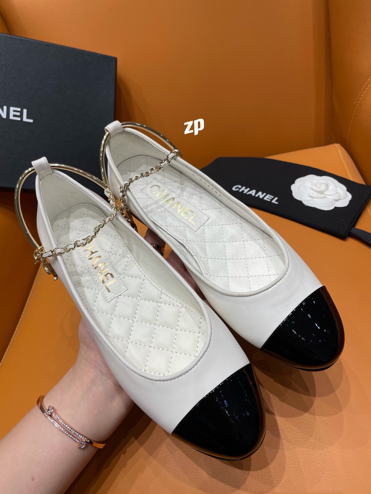 [A1] 샤넬 양가죽 체인 배색 발레니나 슈즈 Chanel