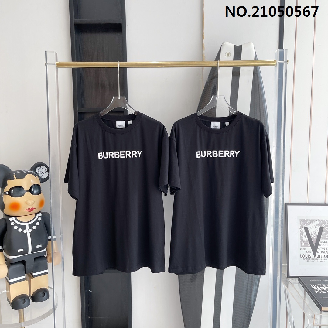 V공장 버버리 흰색 모노그램 반팔티 블랙 burberry