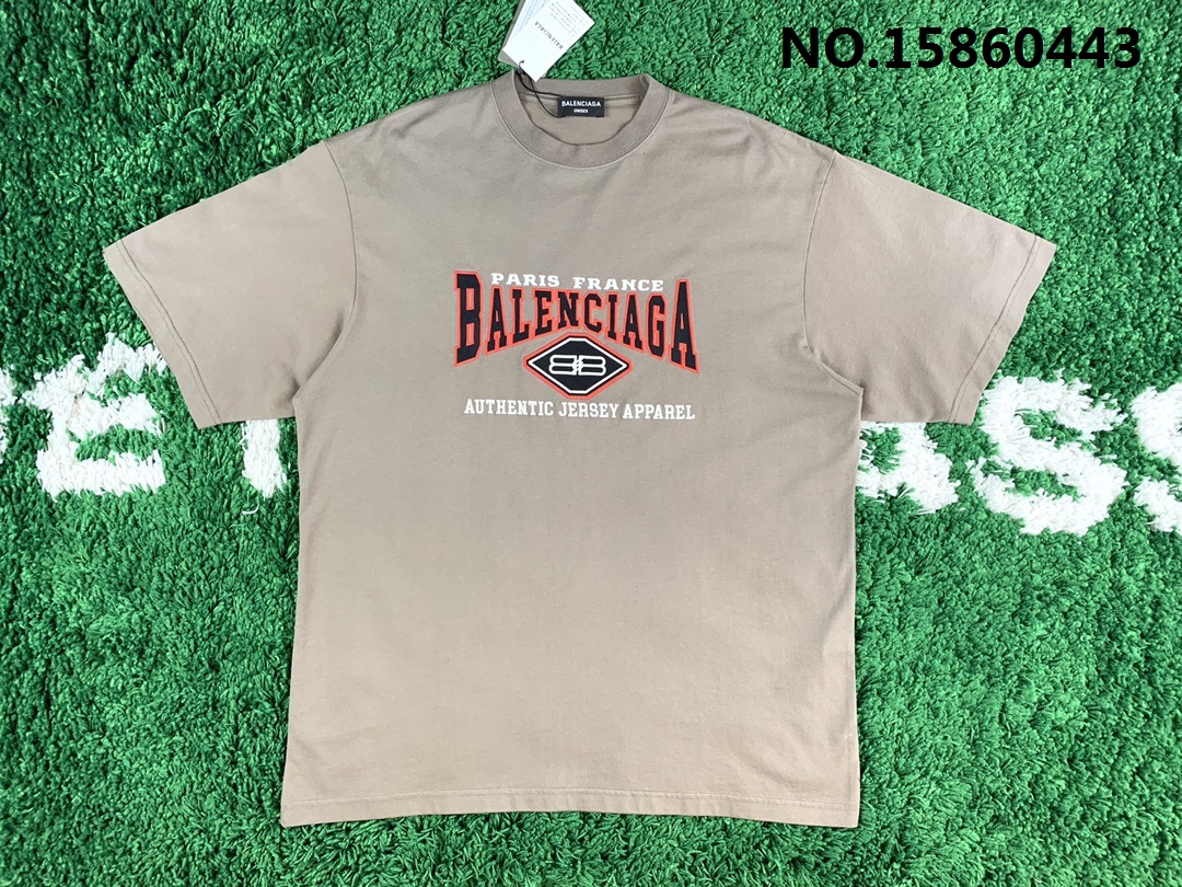 [잔디집2] 발렌시아가 레드 모노그램 BB 반팔티 라이트 올리브 balenciaga