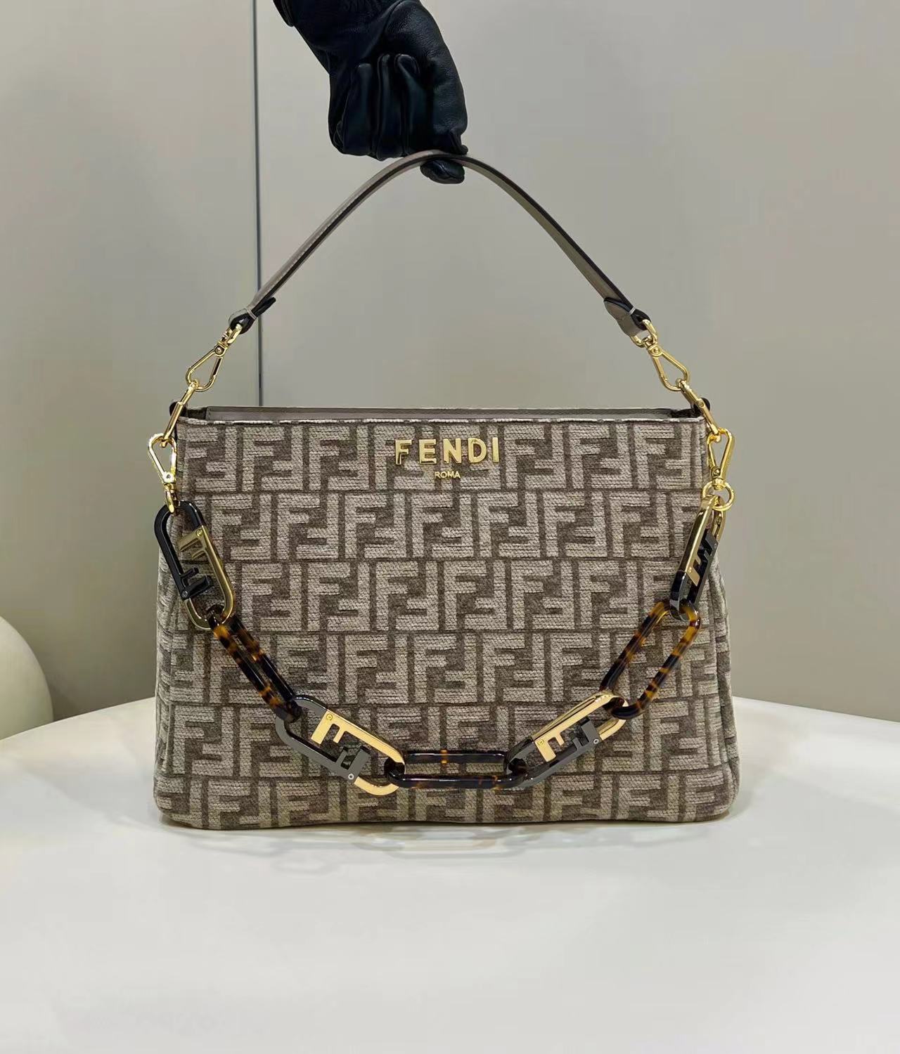 니콜팩토리 펜디 오’락 집 Fendi