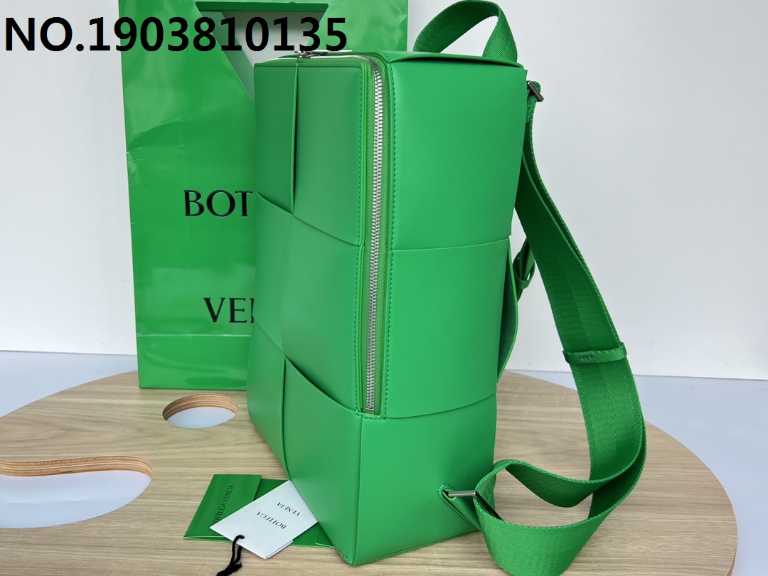 징 팩토리 보테가베네타 아르코 백팩 34*24*12cm 680092 2컬러 