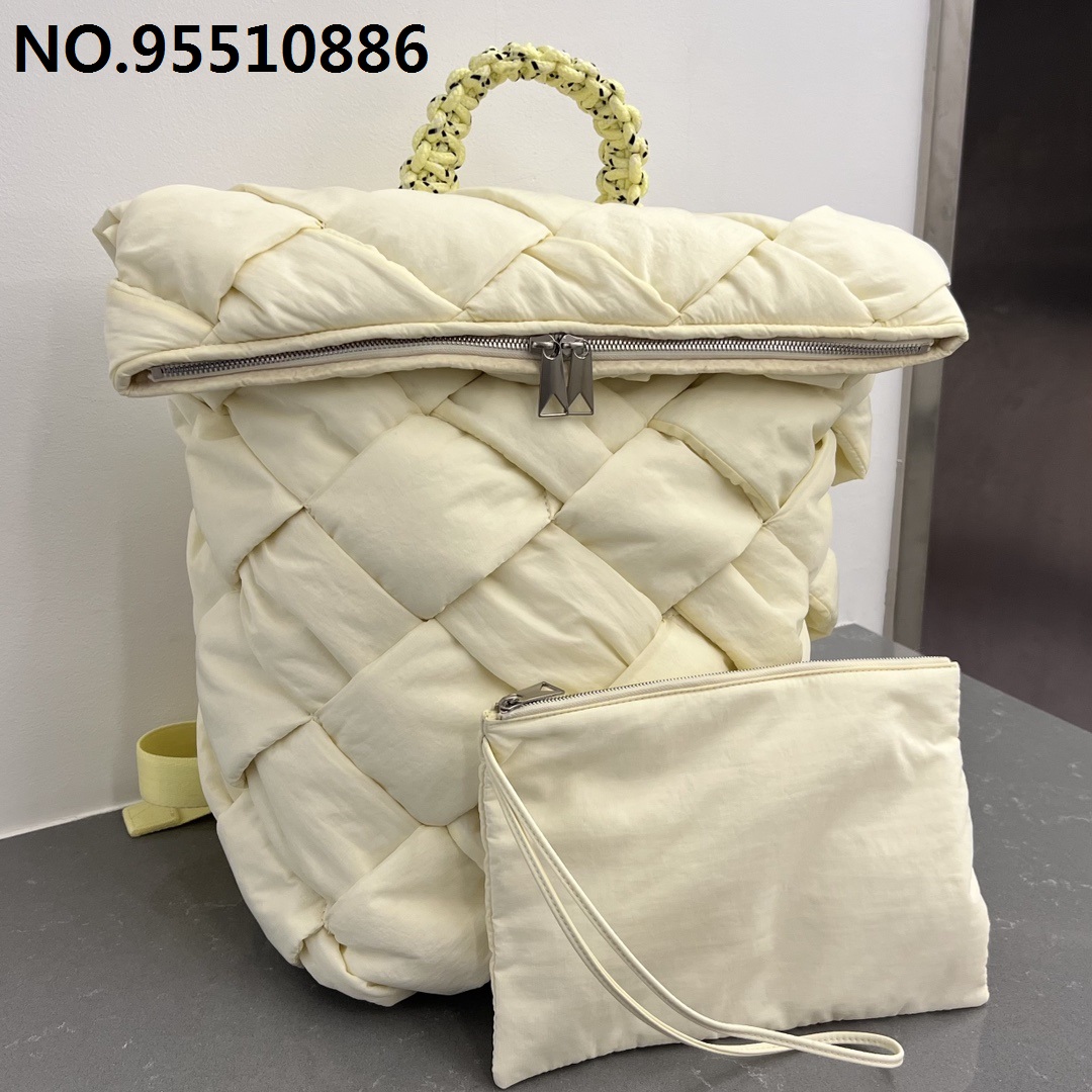 징 팩토리 보테가베네타 패딩 테크 카세트백 백팩 40*26*23cm 690891 2컬러 