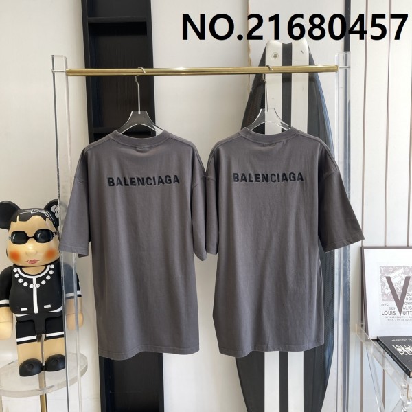 V공장 발렌시아가 검정 모노그램 자수 반팔티 다크 브라운 balenciaga