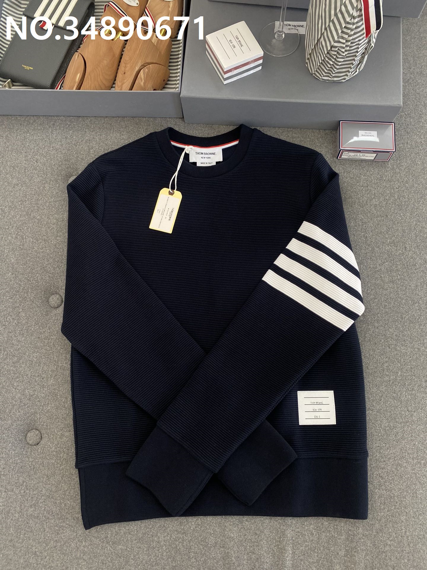 TJ공장 톰브라운 스트라이프 완장 맨투맨 네이비 Thombrowne