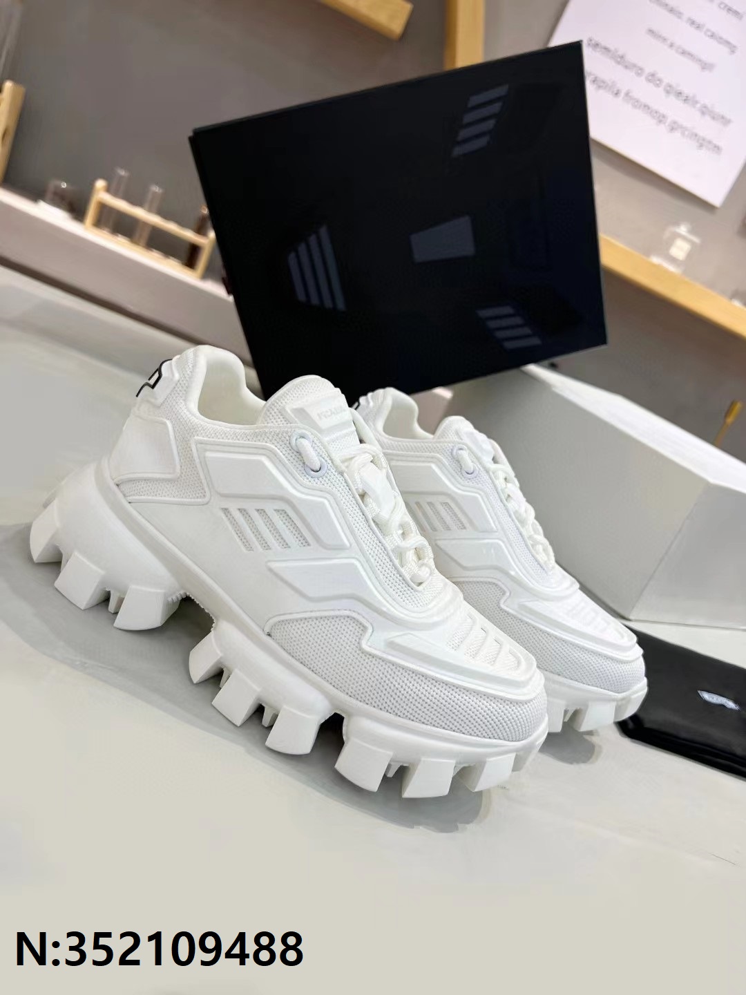 동관 프라다 썬더 스니커즈 화이트 Prada