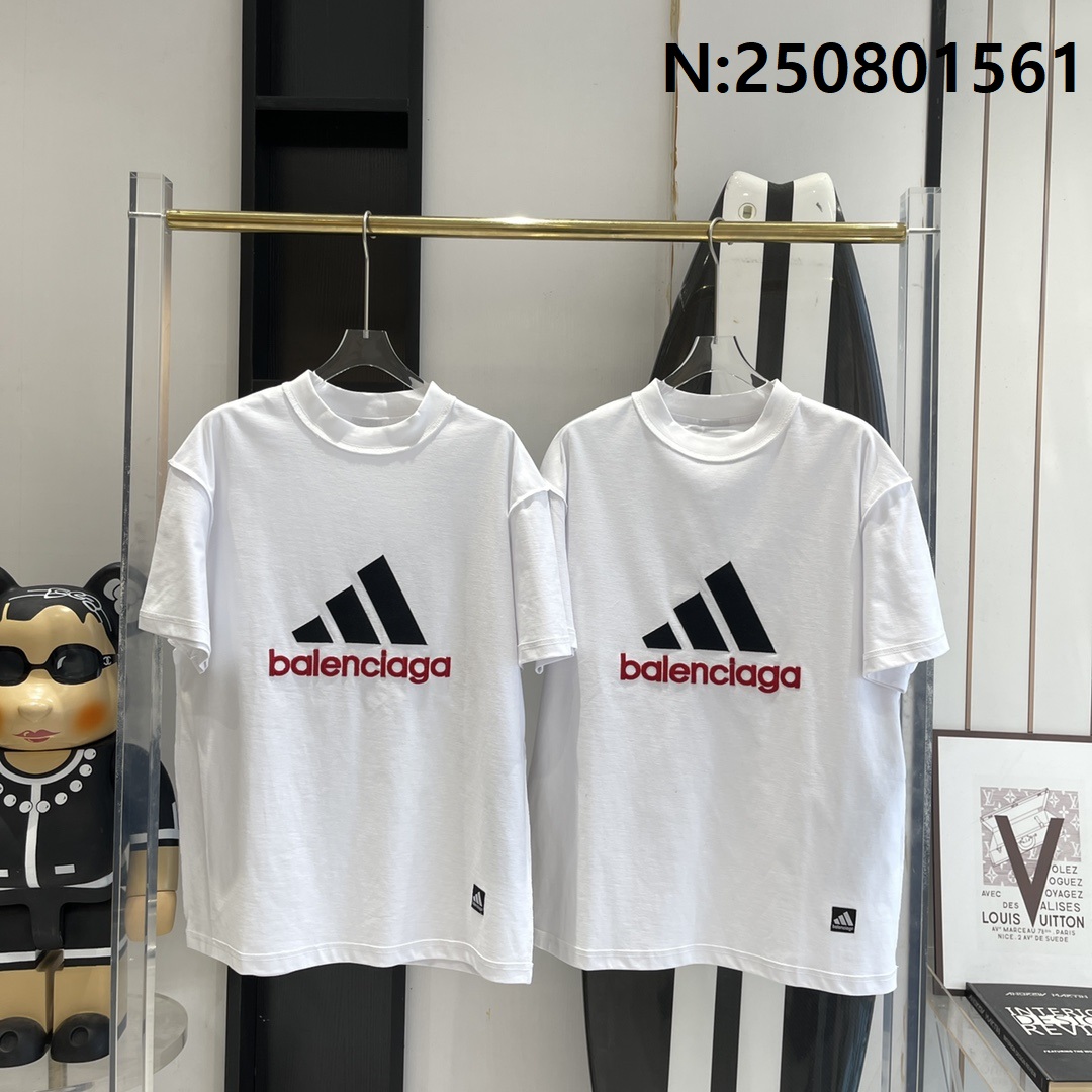 V공장 발렌시아가 아디다스 앞 자수 반팔티 화이트 balenciaga adidas