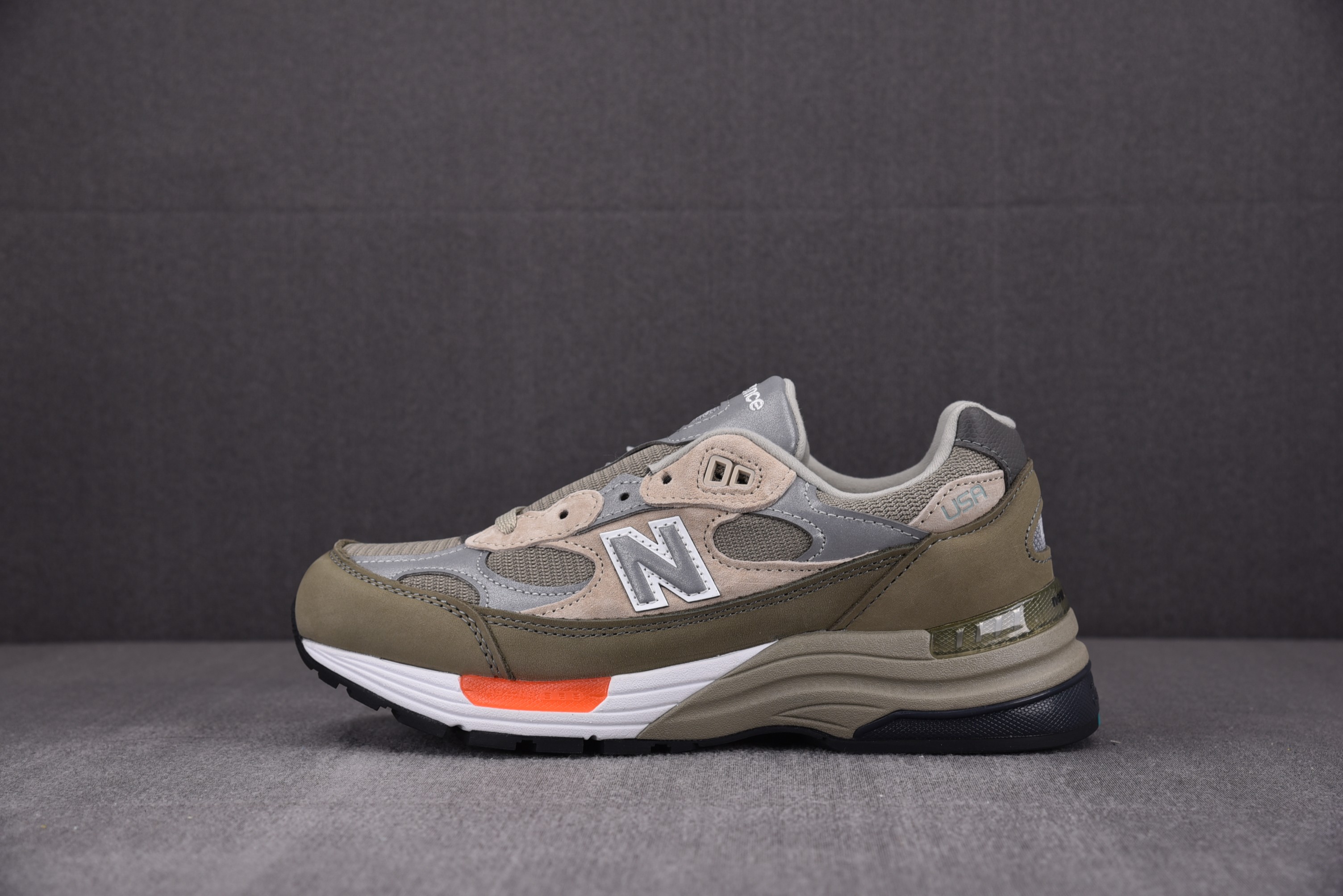 ZH 뉴발란스 x 더블탭스 992  올리브 Newbalance