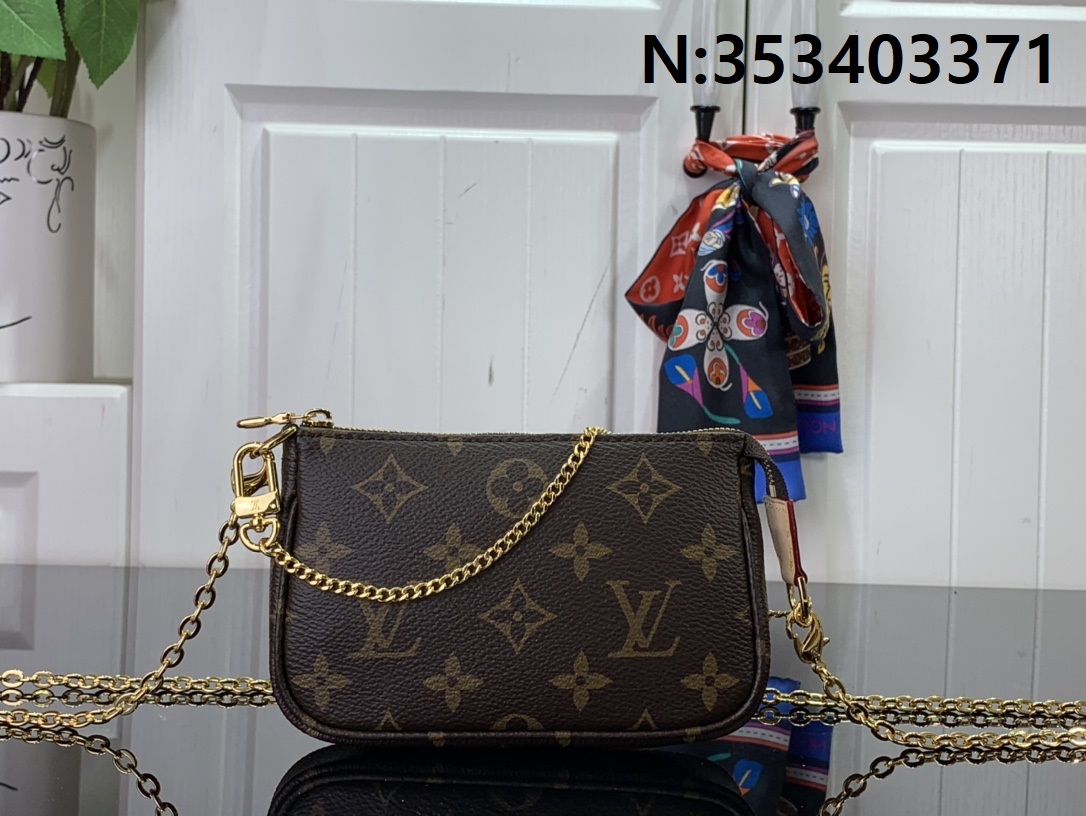 [88factory] 루이비통 미니 포쉐트 악세수아 온 체인 M82510 15.5*10.5*4cm LOUIS VUITTON