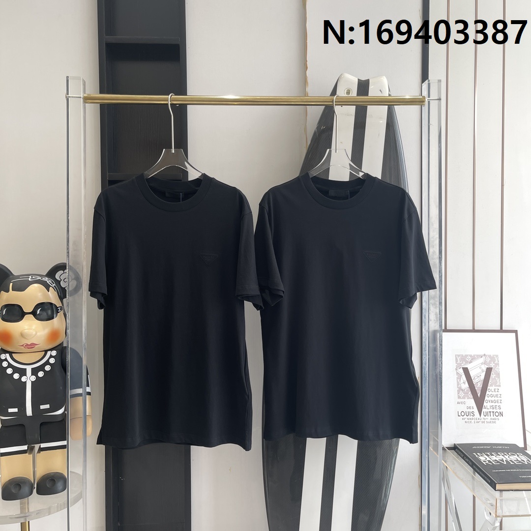 V공장 프라다 23SS 단색 반팔티 블랙 Prada