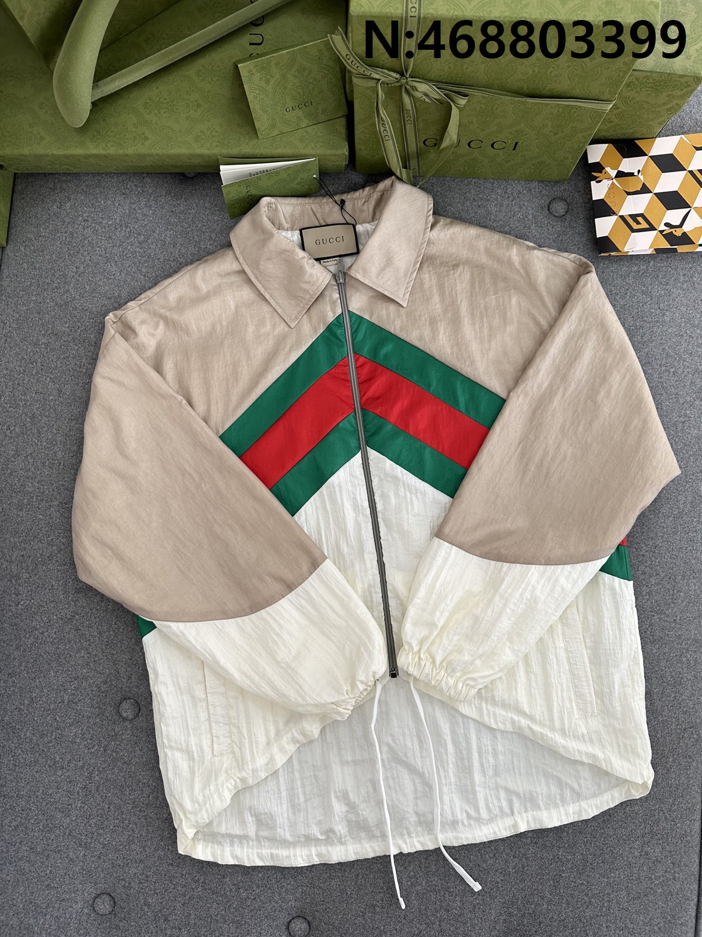 TJ공장 구찌 뒷면 레드 모노그램 배색 바람막이 Gucci