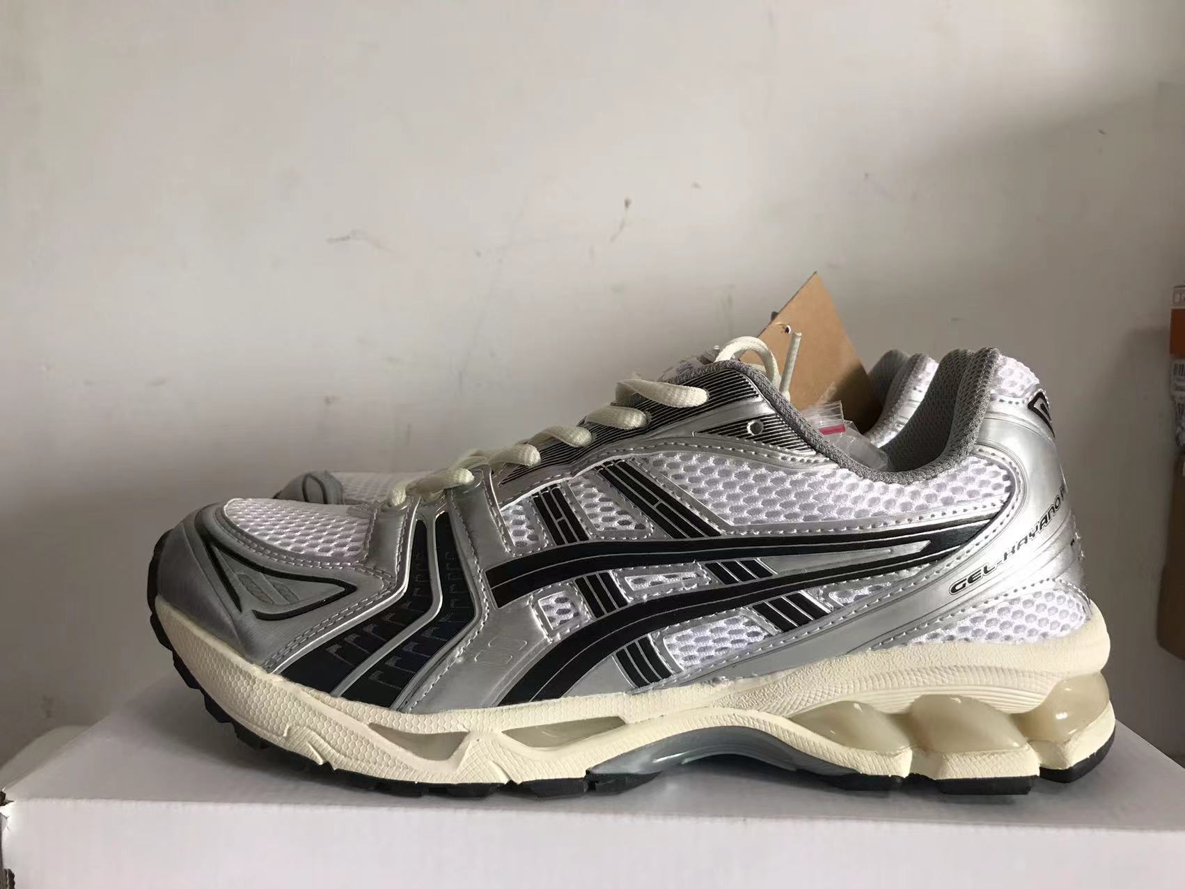 동관 아식스 자운드 젤 카야노 14 실버 블랙 Asics