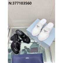 [AN3] 프라다 세모 모노그램 레더 통굽 샌들 힐 8.5cm 2컬러 Prada