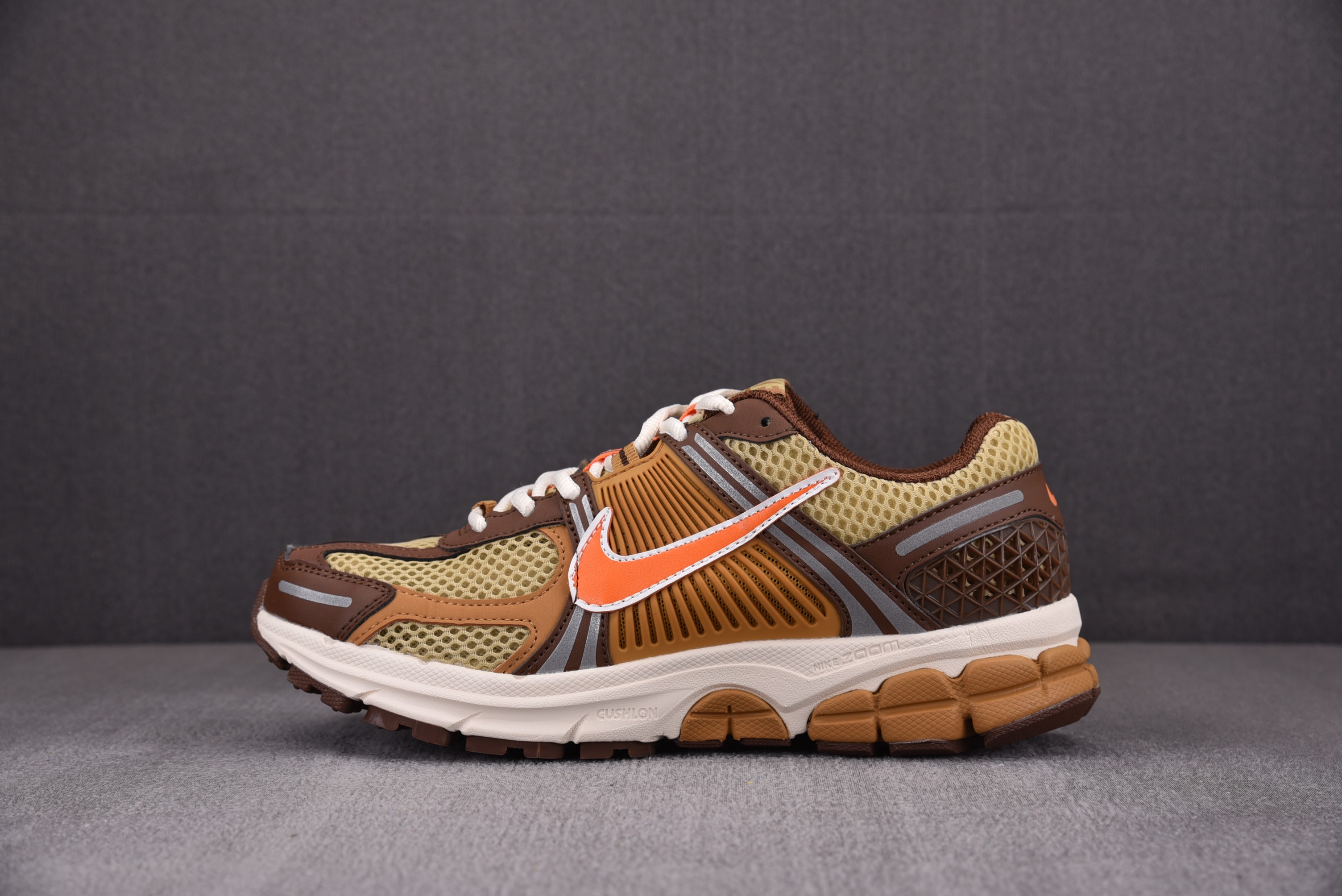 나이키 줌 보메로5 NK Air Zoom Vomero 5“Wheat Grass and Cacao Wow” nike