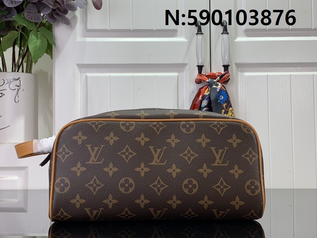 [88factory] 루이비통 돕 키트 토일레트리 백 M46696 28*15*16.5cm LOUIS VUITTON