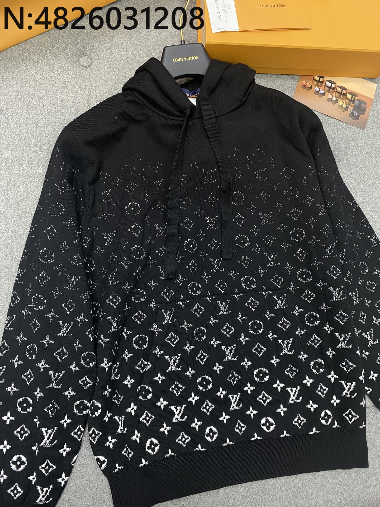 TJ공장 루이비통 그라데이션 자카드 로고 후드티 블랙 LOUIS VUITTON
