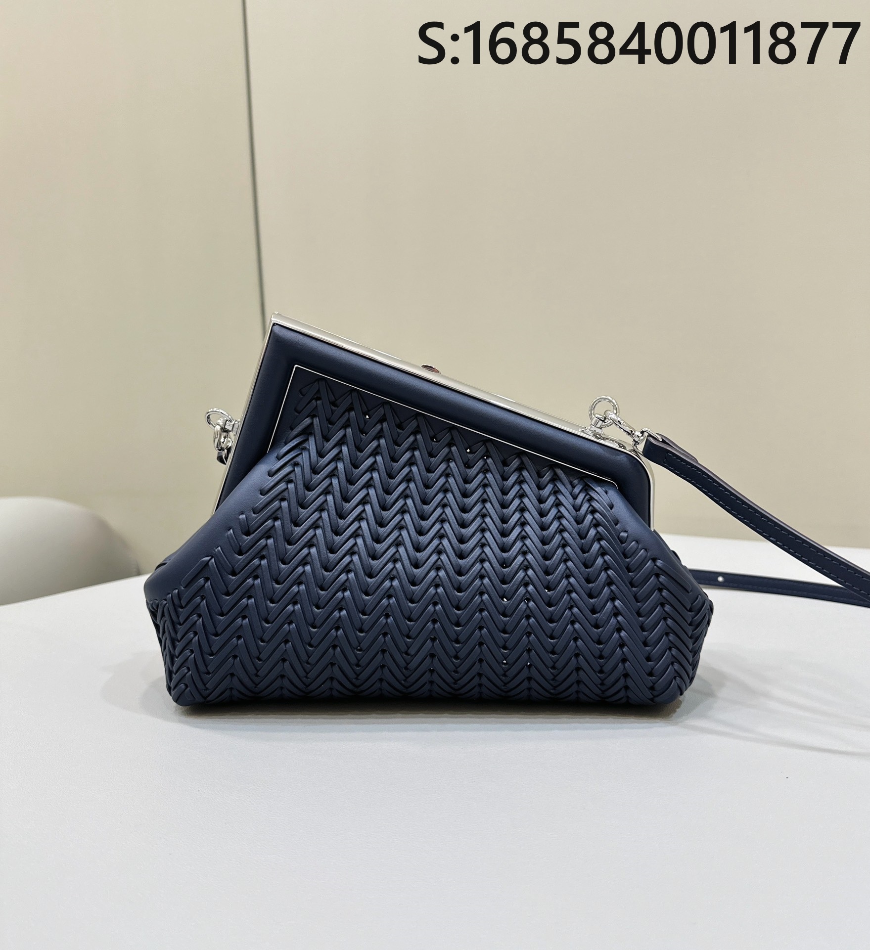 [니콜] 펜디 가죽 펵직 숄더백 26*9.5*18cm 2컬러 Fendi