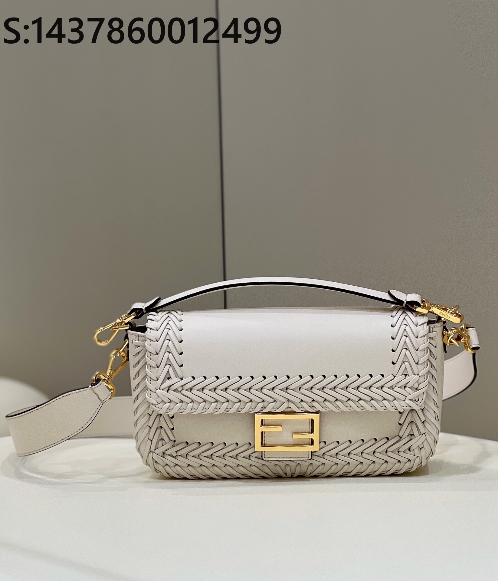 [니콜] 펜디 골드 FF로고 편직 숄더백 화이트 29*7*15cm Fendi