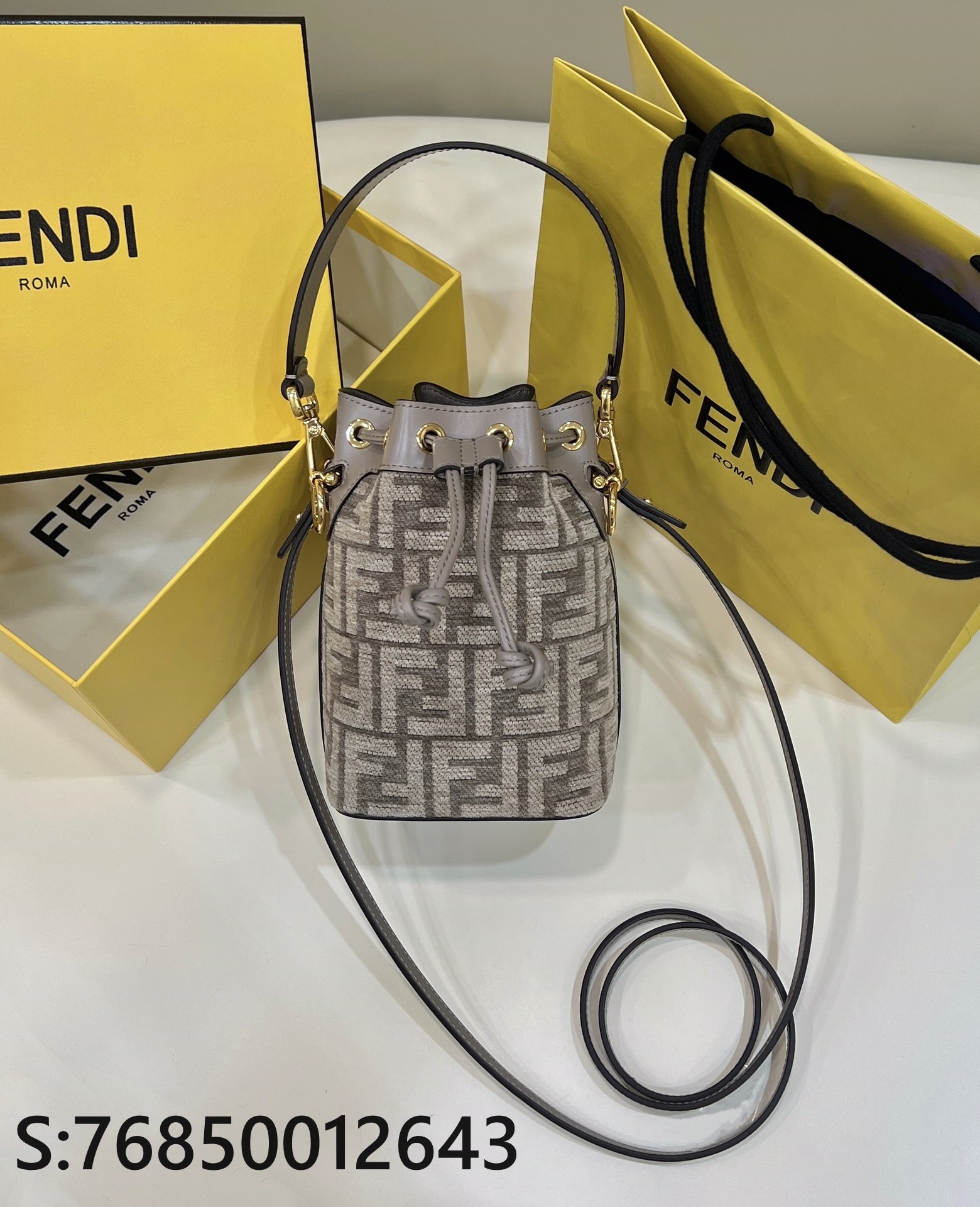 [니콜] 펜디 몬트레조 버킷백 18*12*10cm 8BS010 Fendi