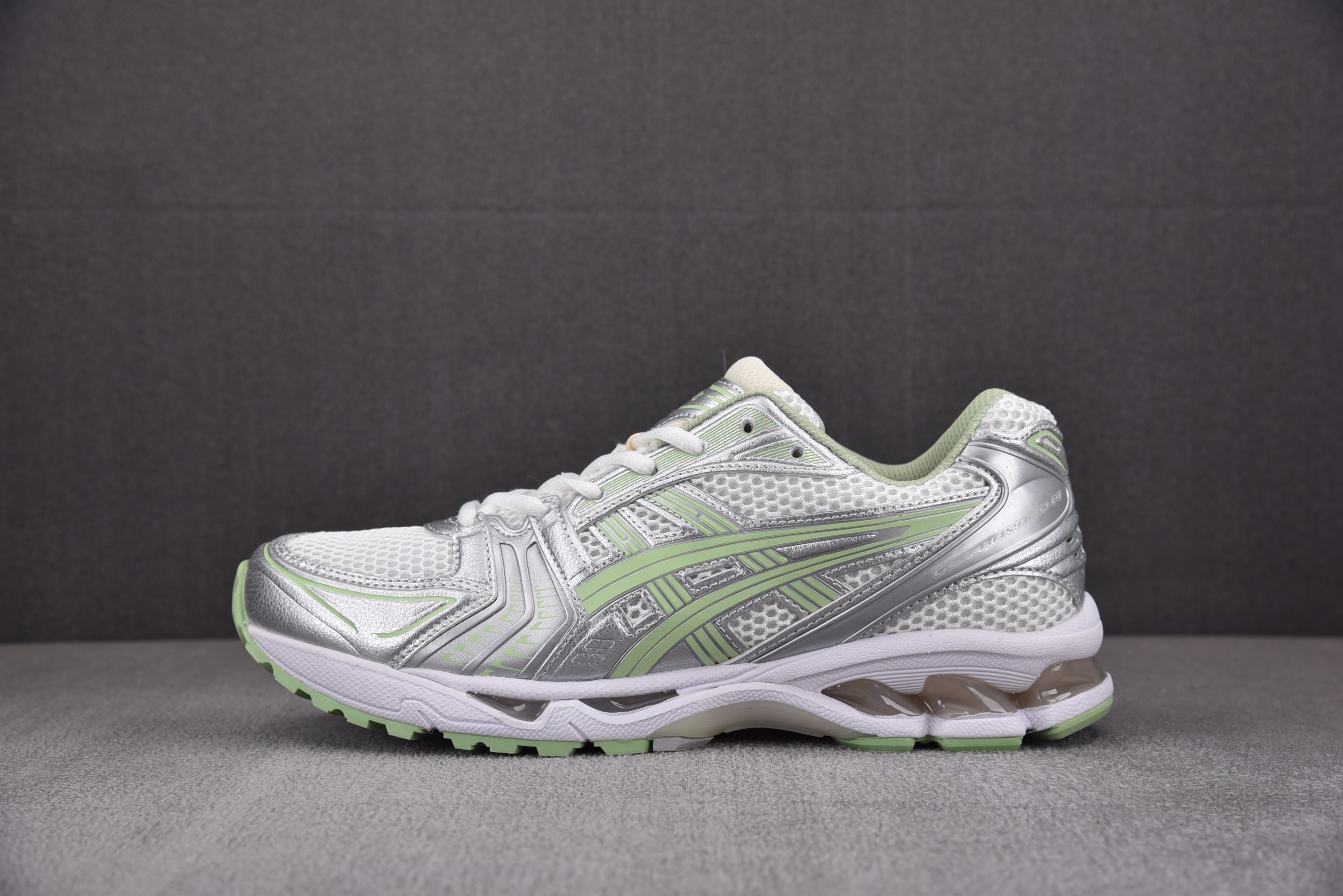 아식스 젤 카야 Asics Gel-Kayano 14 화이트 제이드 1202A056-105 