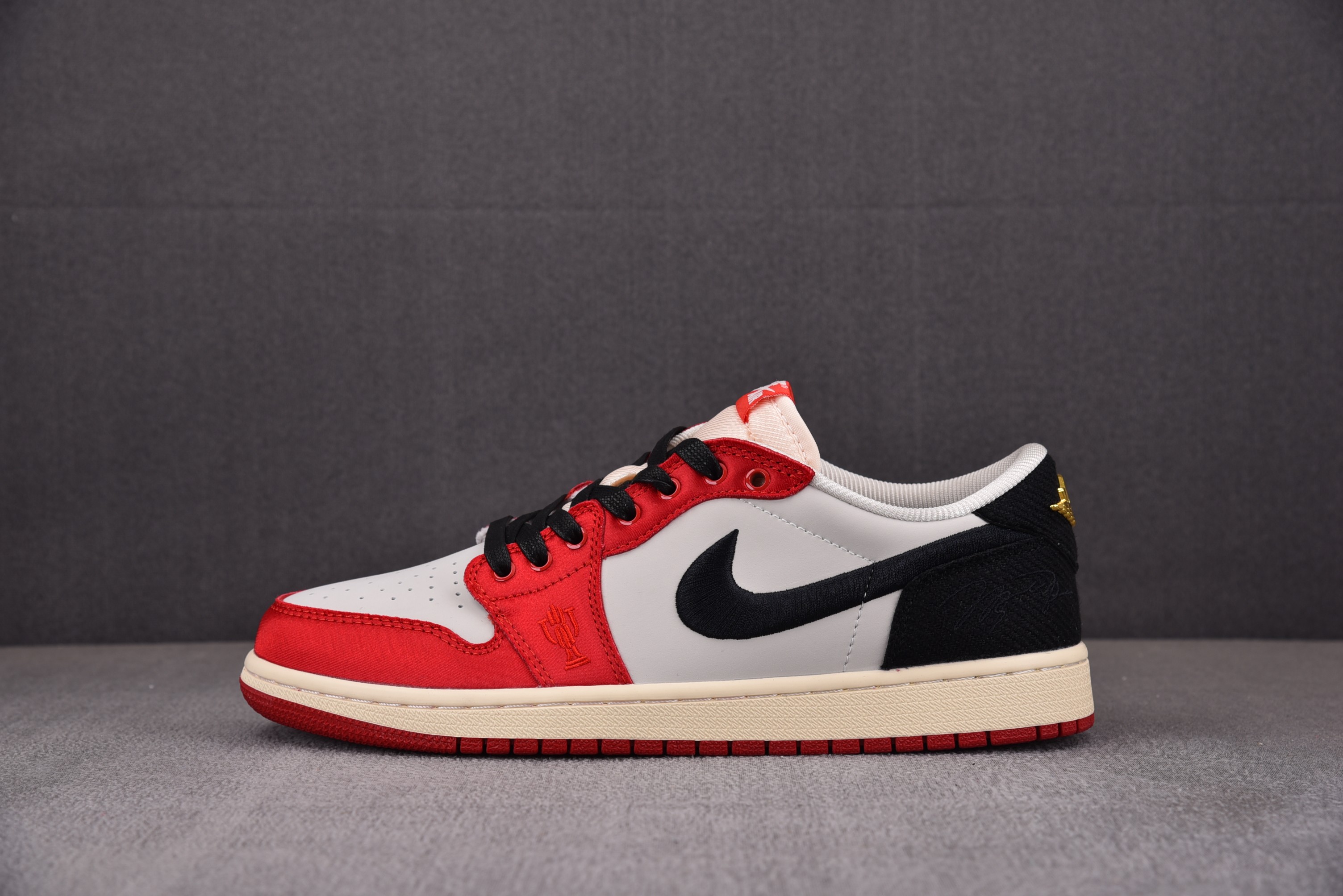 【CY】Trophy Room x AJ 1 Low OG“Away”白黑红 FN0432-100