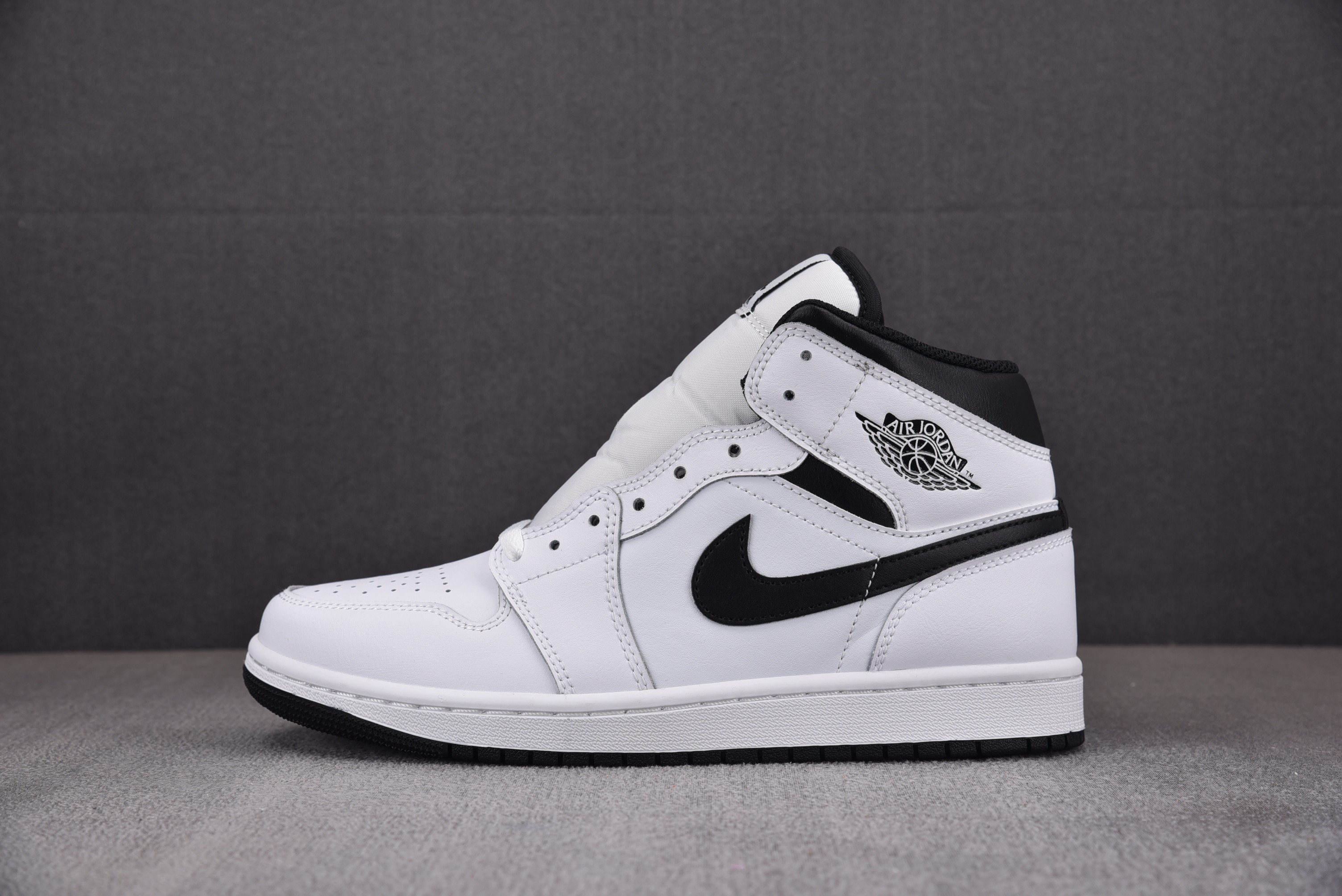 [CJ]에어 조던 1 미드 Air Jordan 1 Mid 화이트 블랙 DQ8426-132