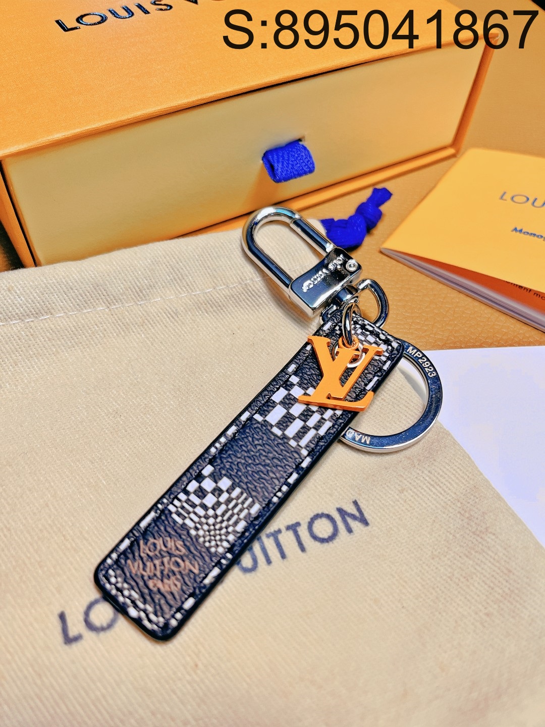 AGG 루이비통 오랜지 LV로고 키링 LOUIS VUITTON