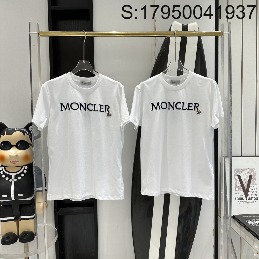V공장 몽클레어 검정 모노그램 자수 반팔티 화이트