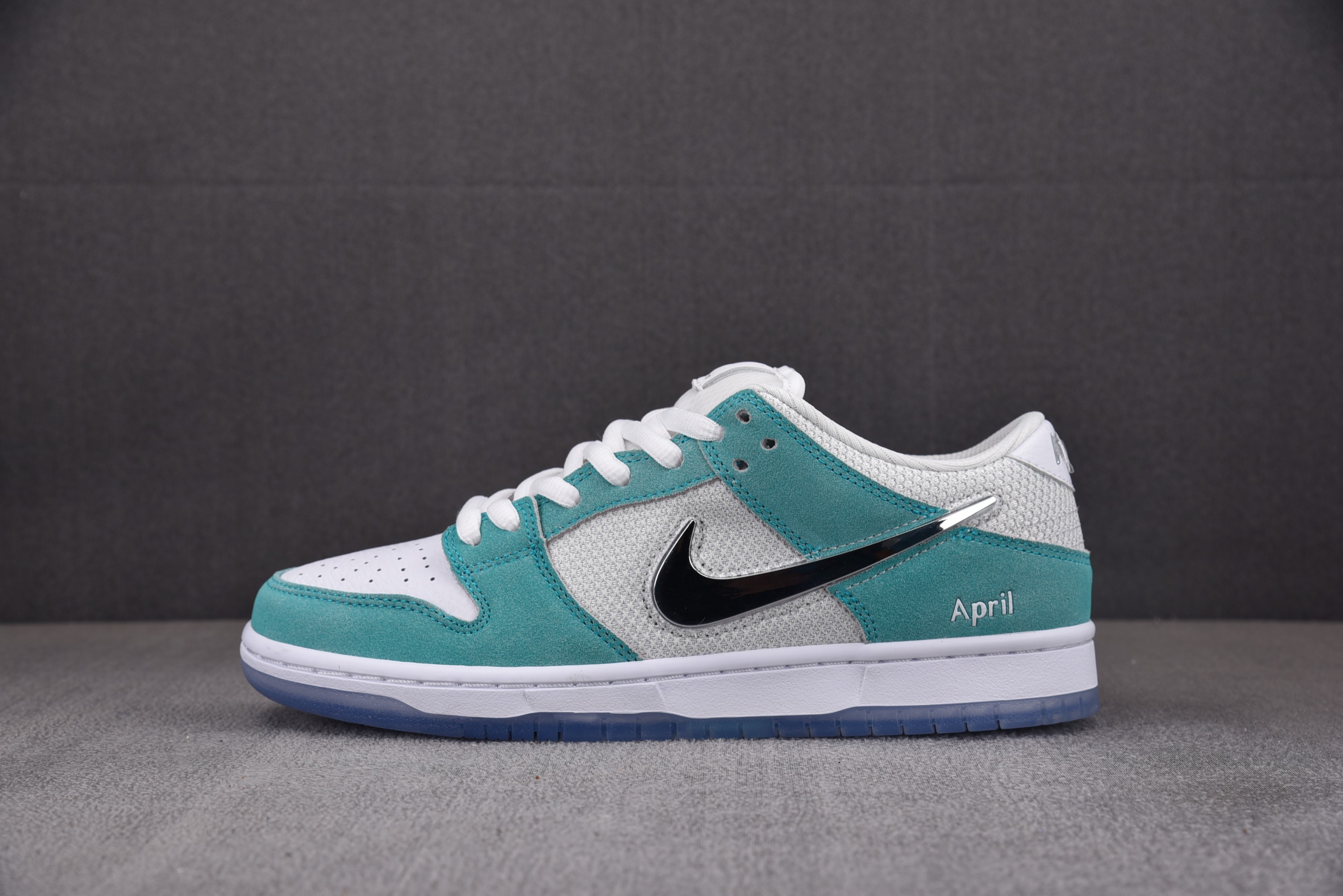 【M】APRIL SKKATEBOARDS x NK SB Dunk Low 白绿 冰封玫瑰 FD2562-400