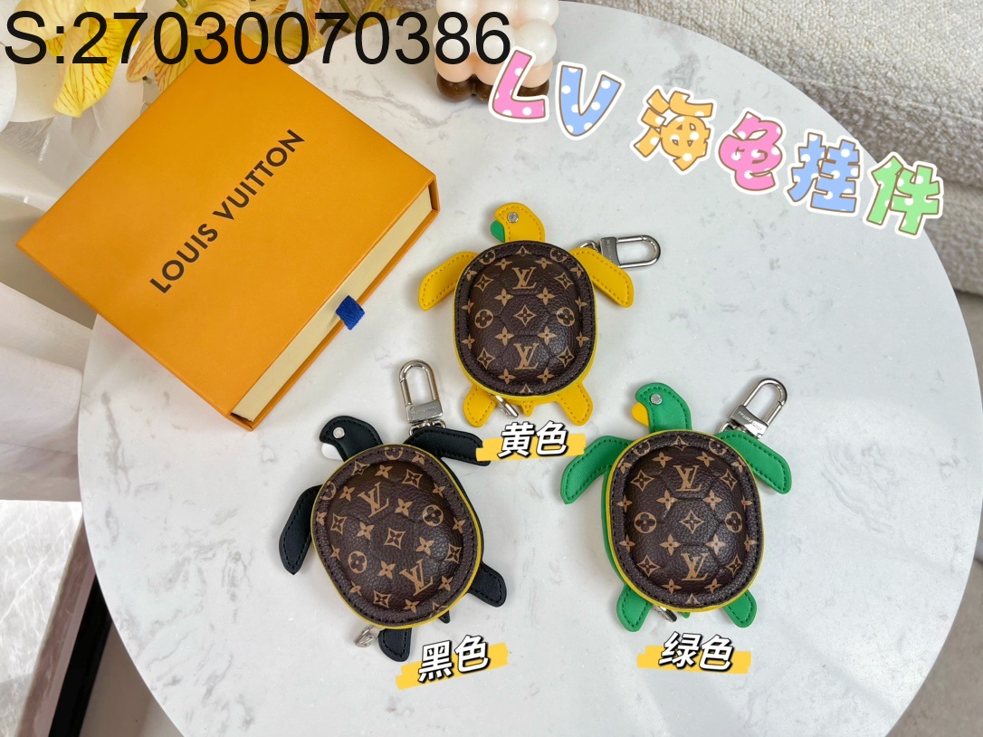 AGG 루이비통 터틀 모노그램 거북이 키링 백참 M01471 3컬러 12*10*3cm LOUIS VUITTON