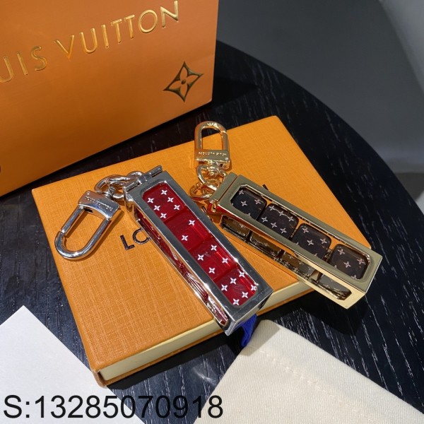 AGG 루이비통 슈프림 주사위 키링 2컬러 LOUIS VUITTON