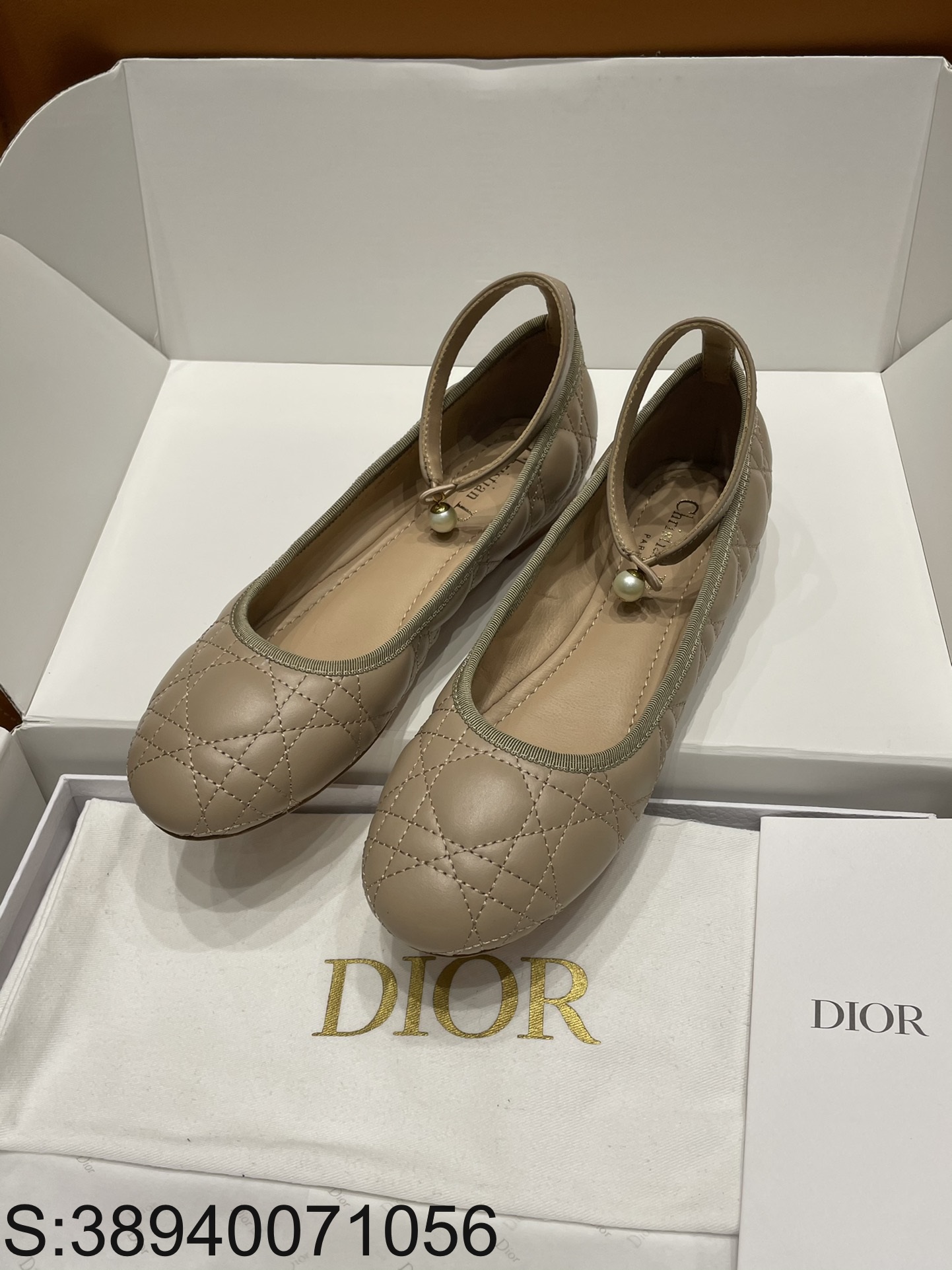 [A1] 디올 24SS 양가죽 진주 스트랩 퀼팅 발레리나 슈즈 다크 베이지 Dior