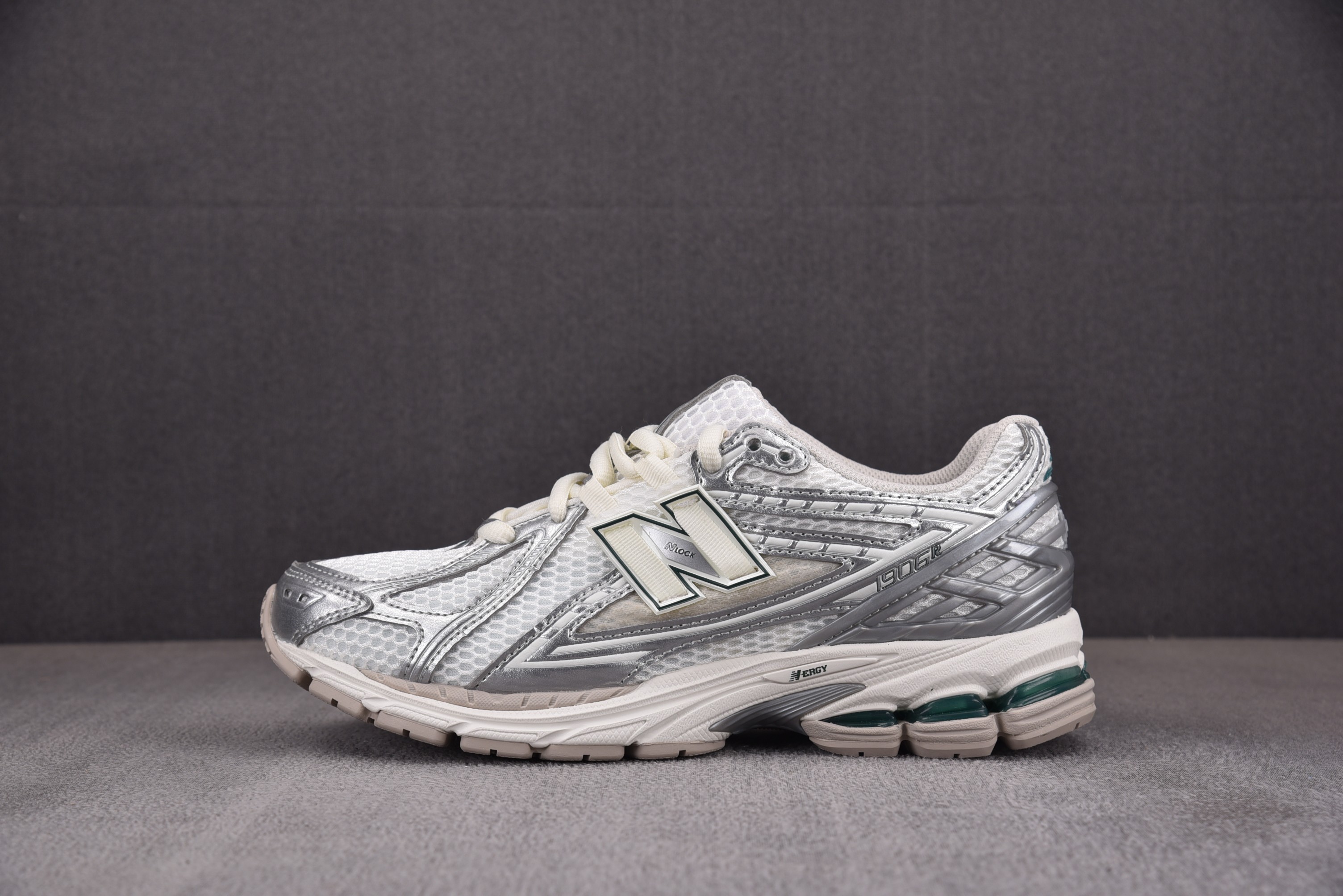 【M】New Balance NB 1906R 白银 M1906REE