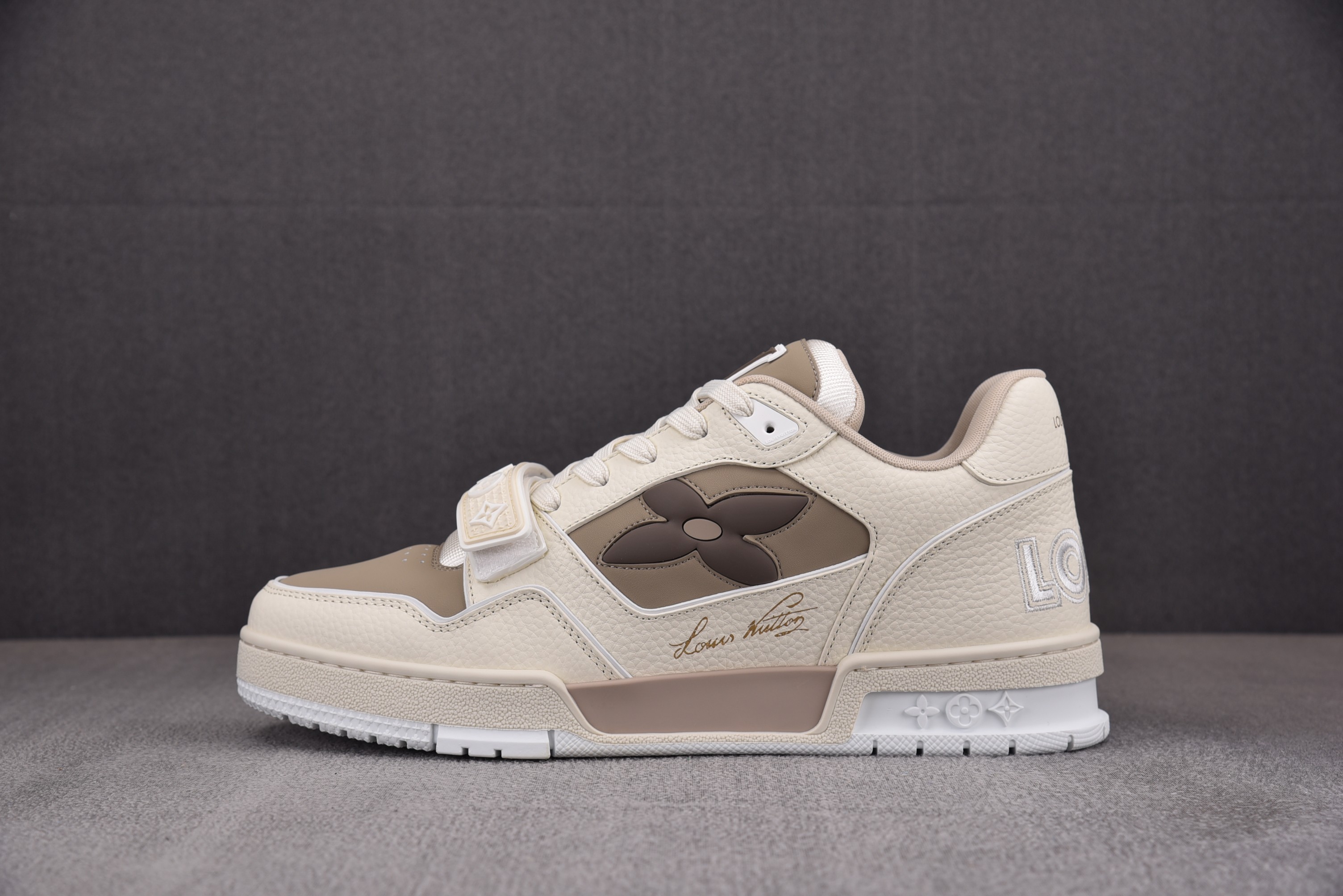 【BQ】LOUIS VUITTON Trainer 米色 루이비통