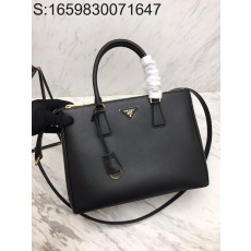black frame 공장 프라다...