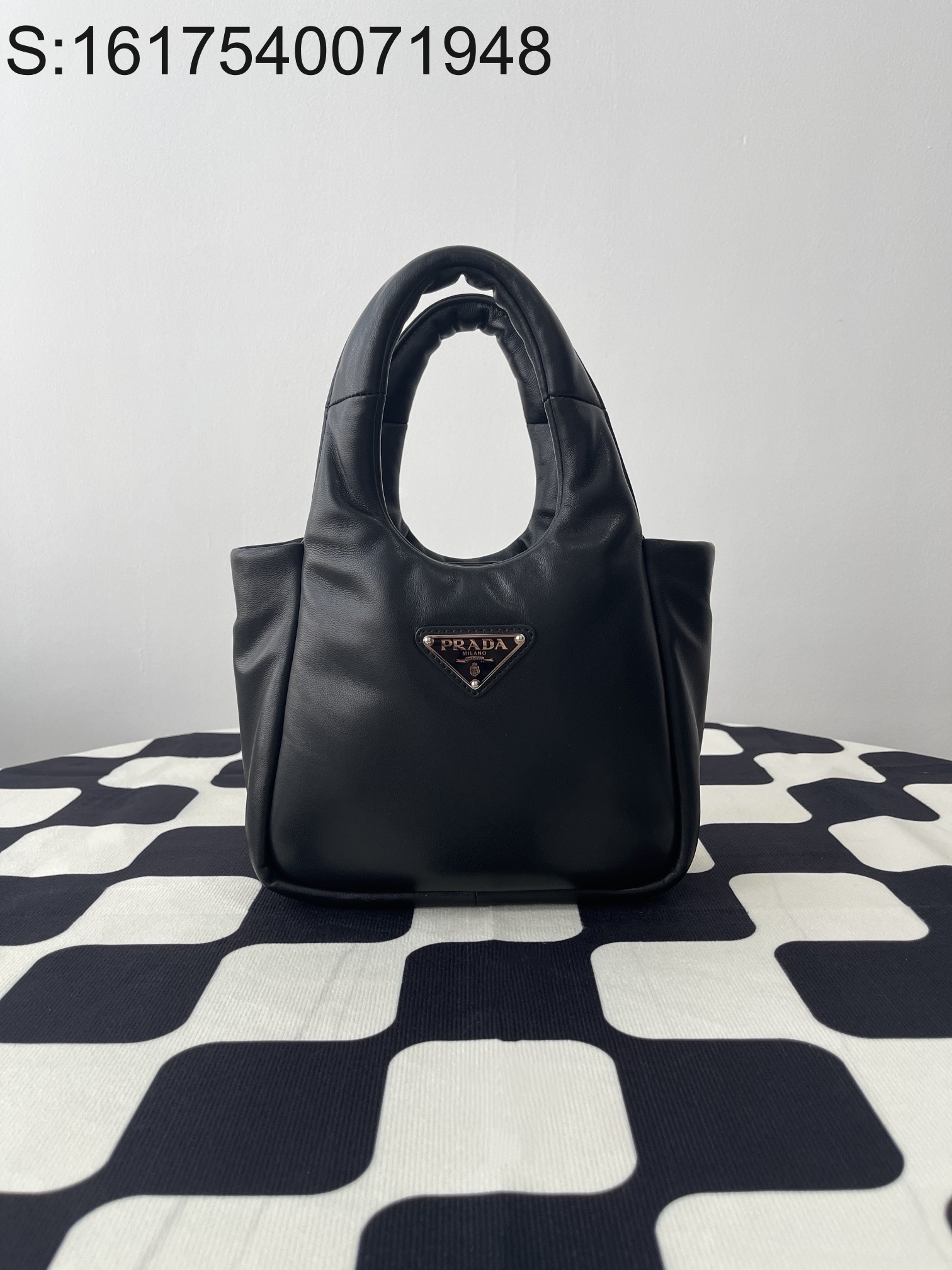 black frame 공장 프라다 가죽 미니백 1BA359 10*18*15.5cm 블랙 Prada