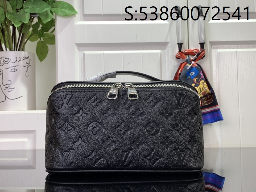 [88factory] 루이비통 엠보 모노그램 토일레트리 백 M11750 24*13*13cm 블랙 LOUIS VUITTON