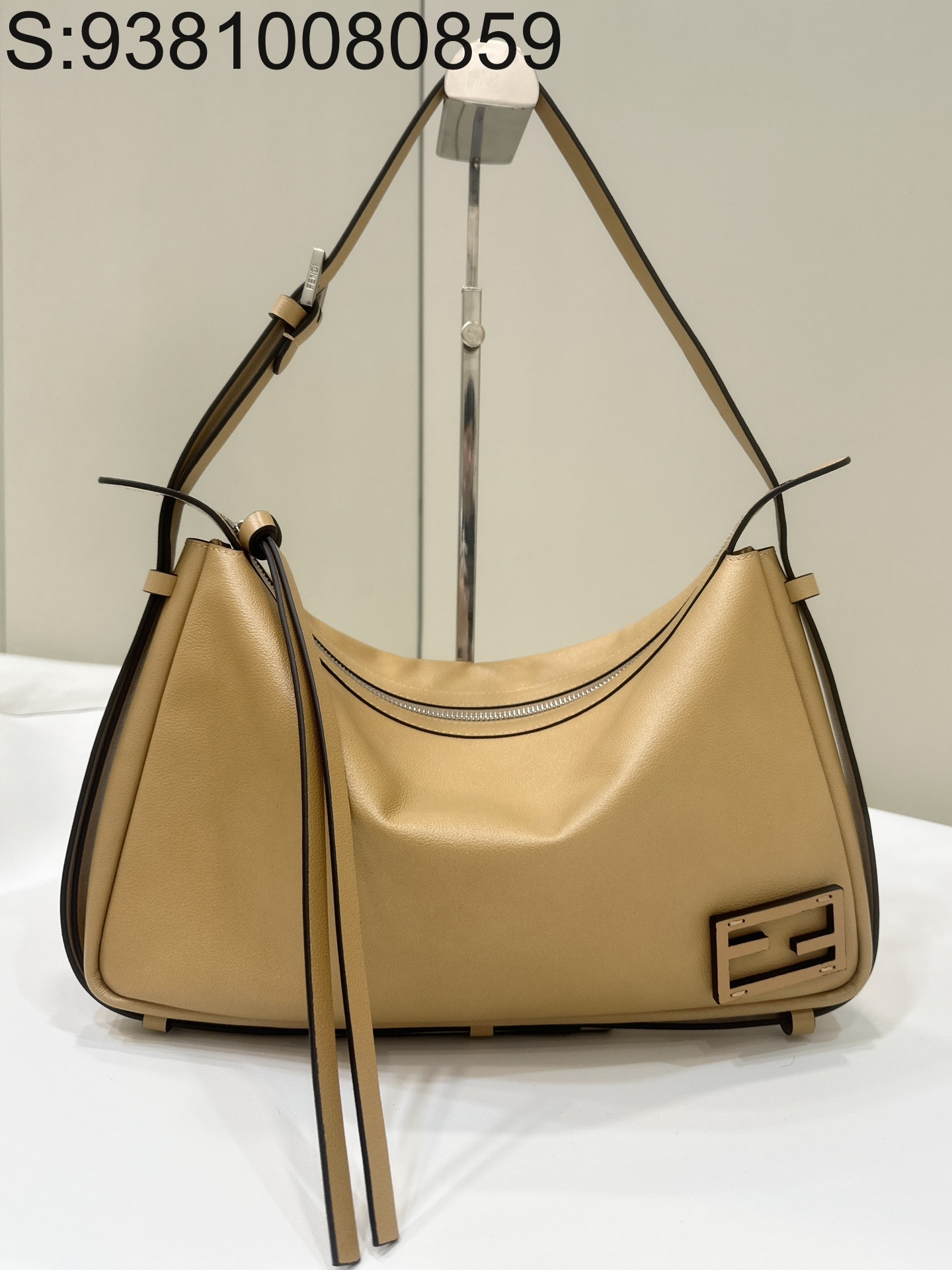 [니콜] 펜디 심플리 레더 숄더백 33*5*20cm 라이트 브라운 Fendi